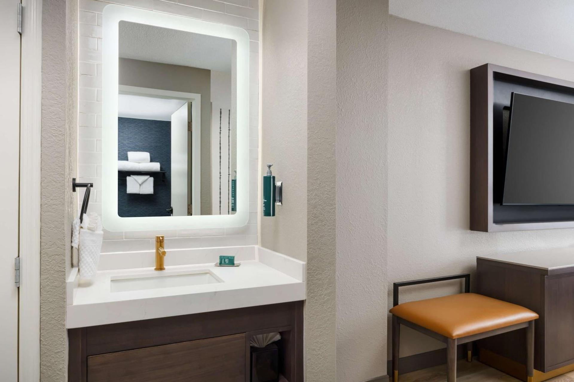 DoubleTree by Hilton Charlotte City Center photo 28
