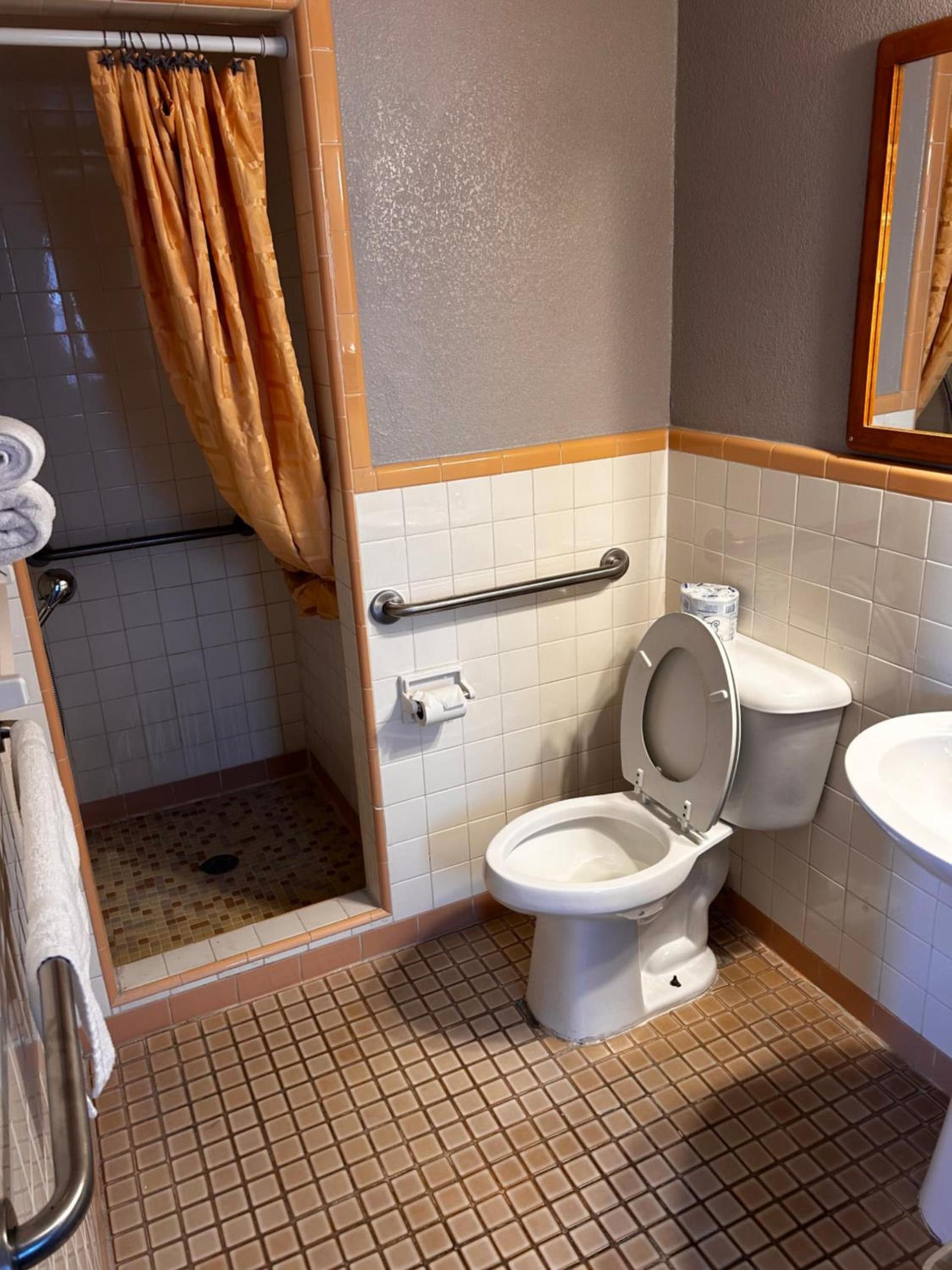 River Forest Inn photo 22