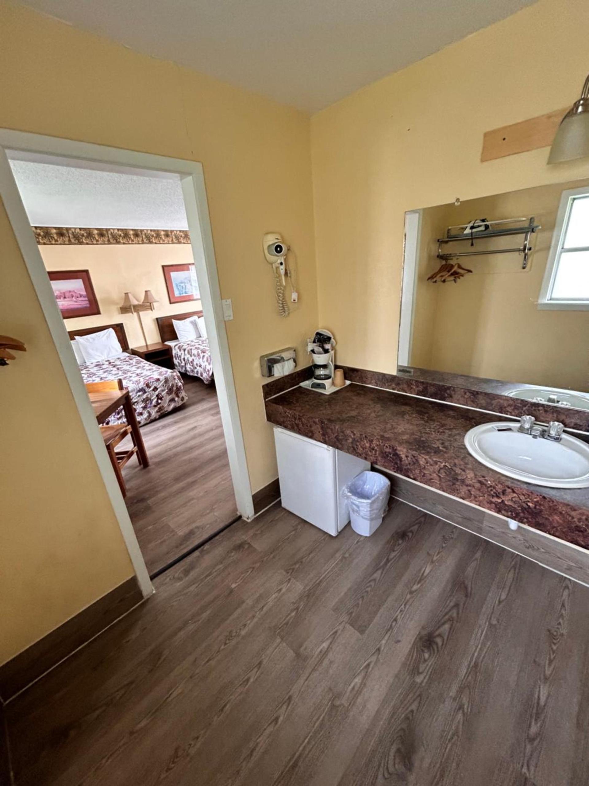 River Forest Inn photo 29