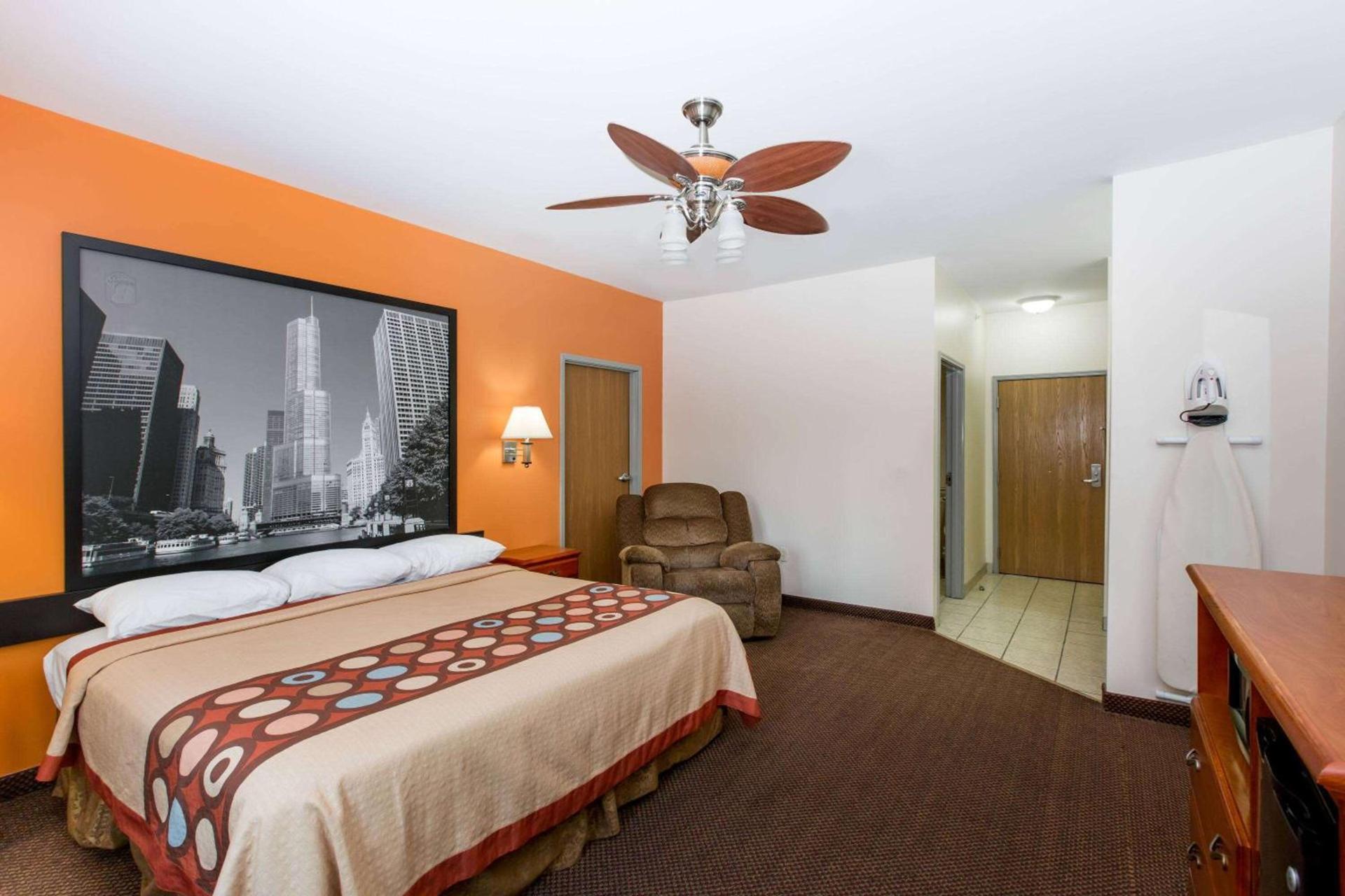 Super 8 by Wyndham Salina photo 4