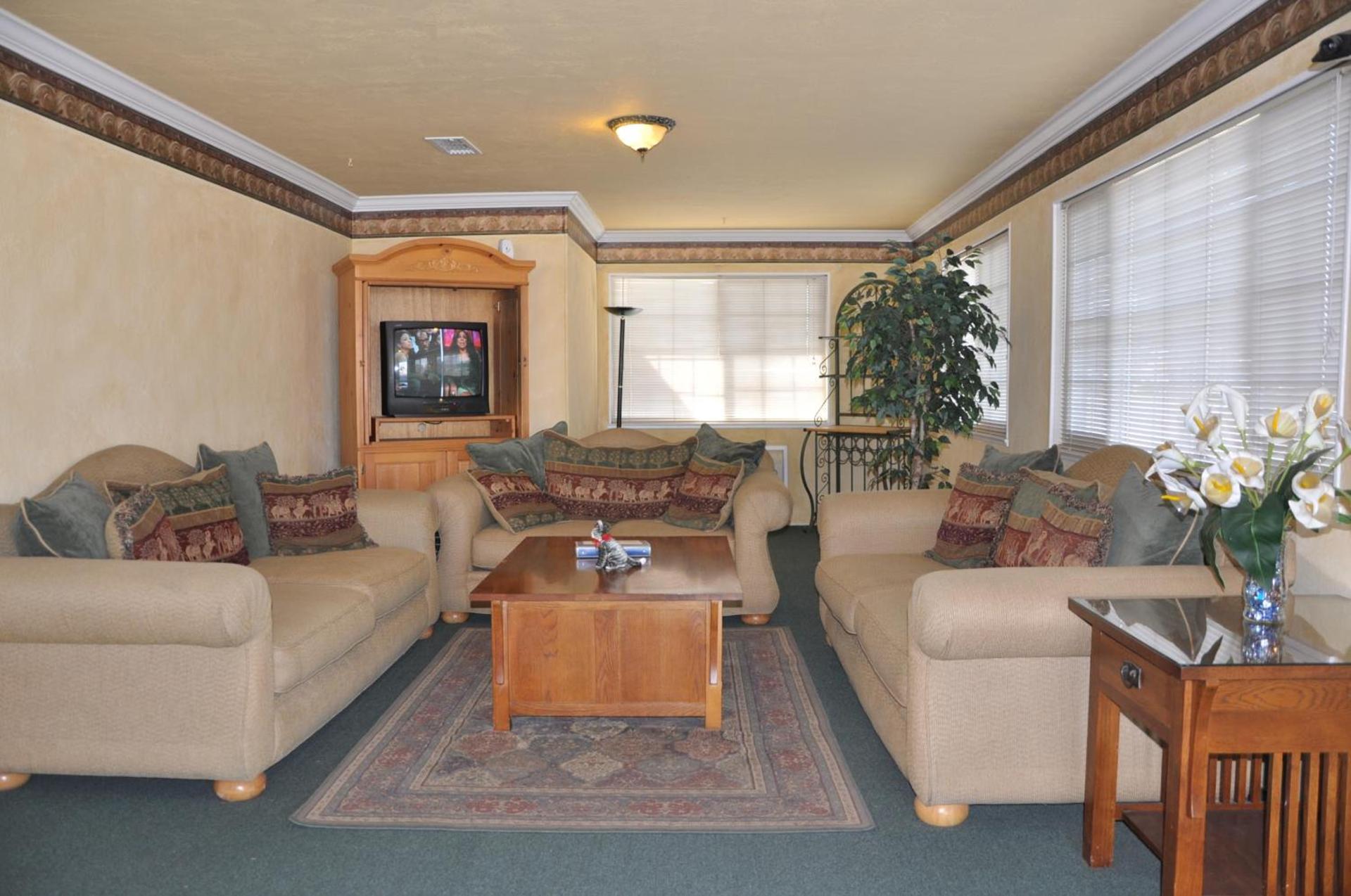 Travelers Inn Manteca photo 2