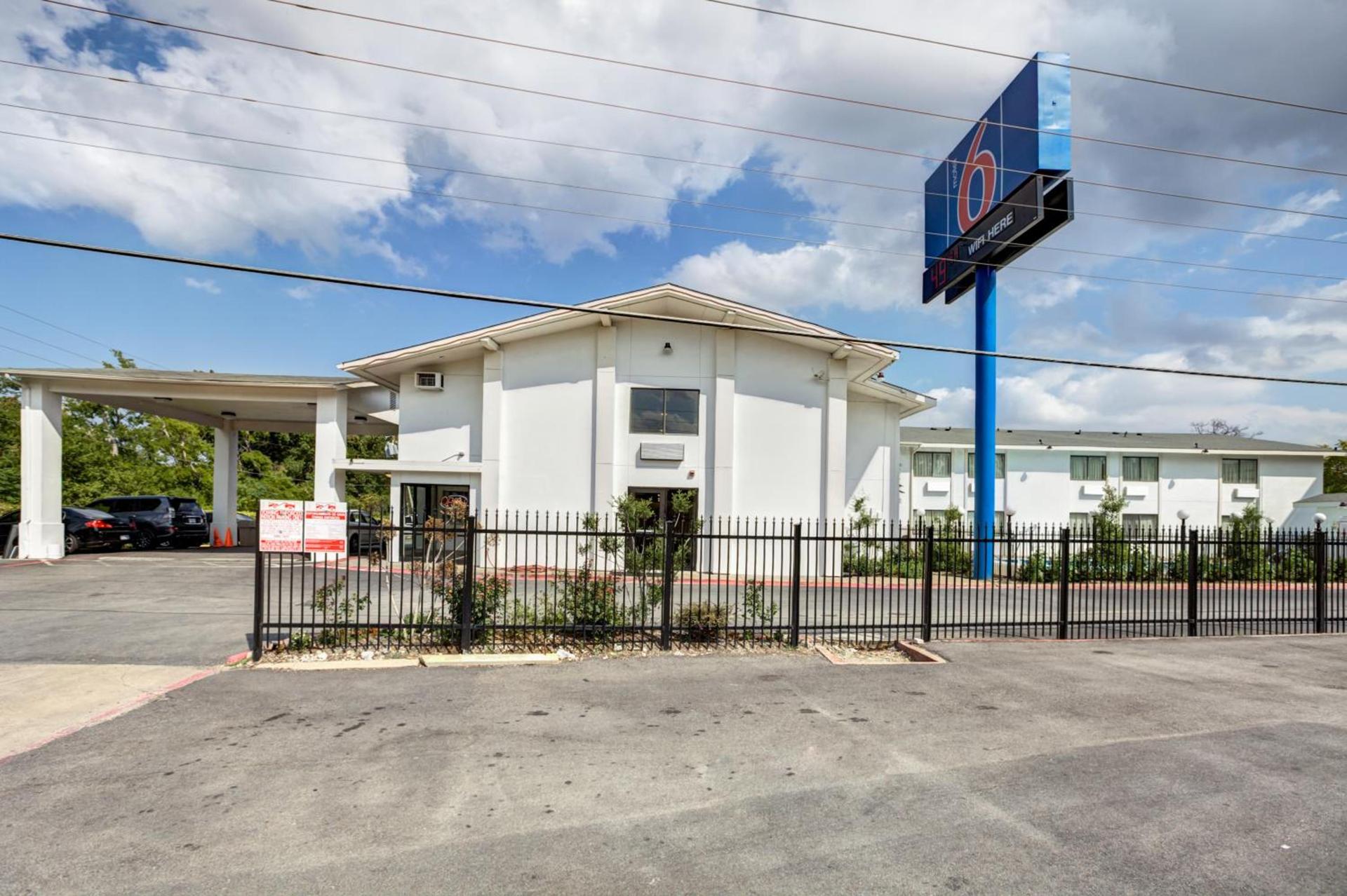 Motel 6-Dallas, TX - South photo 6