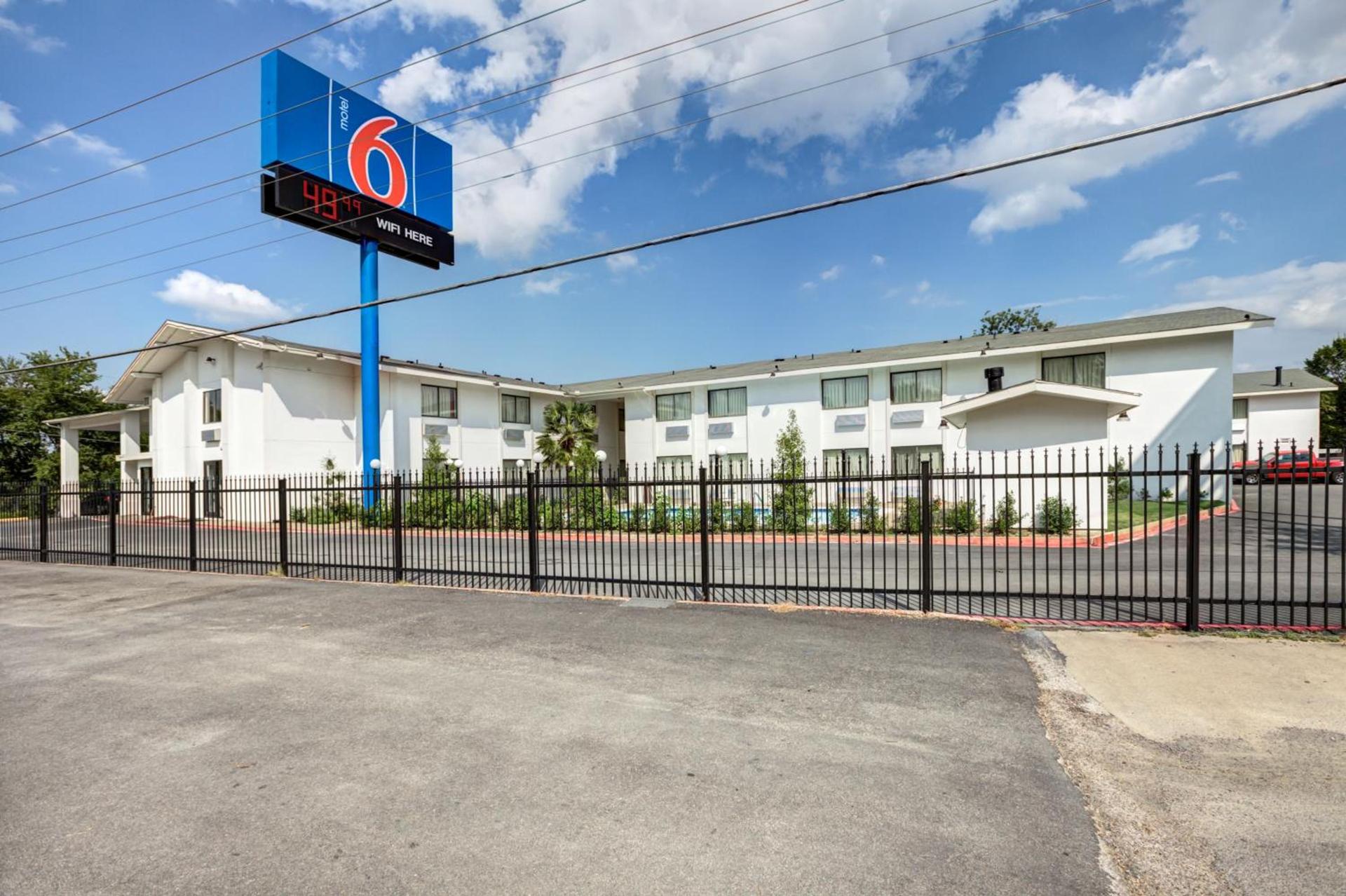Motel 6-Dallas, TX - South photo 11