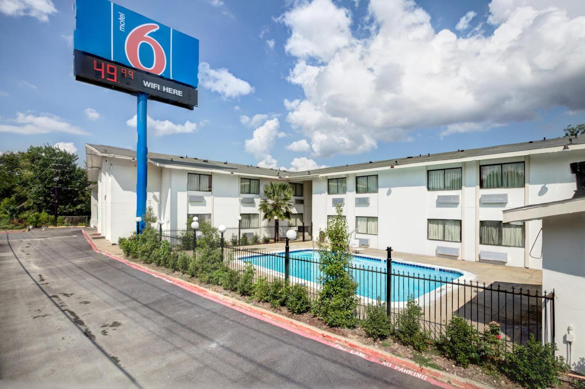 Motel 6-Dallas, TX - South photo 2