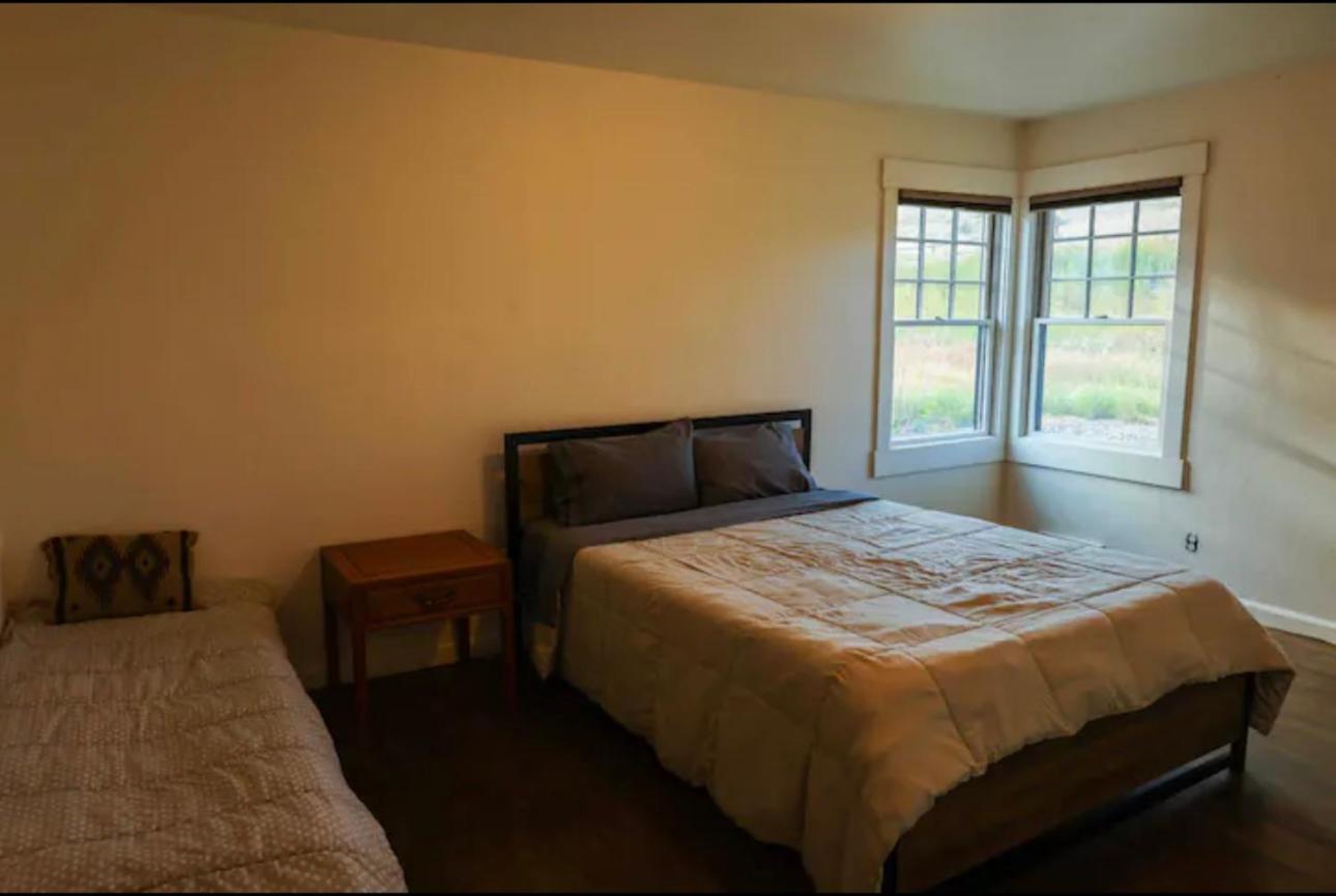 Sportsman Lodge Melrose MT photo 8