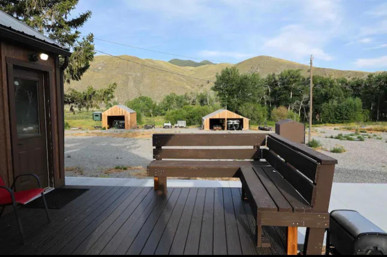 Sportsman Lodge Melrose MT photo 17
