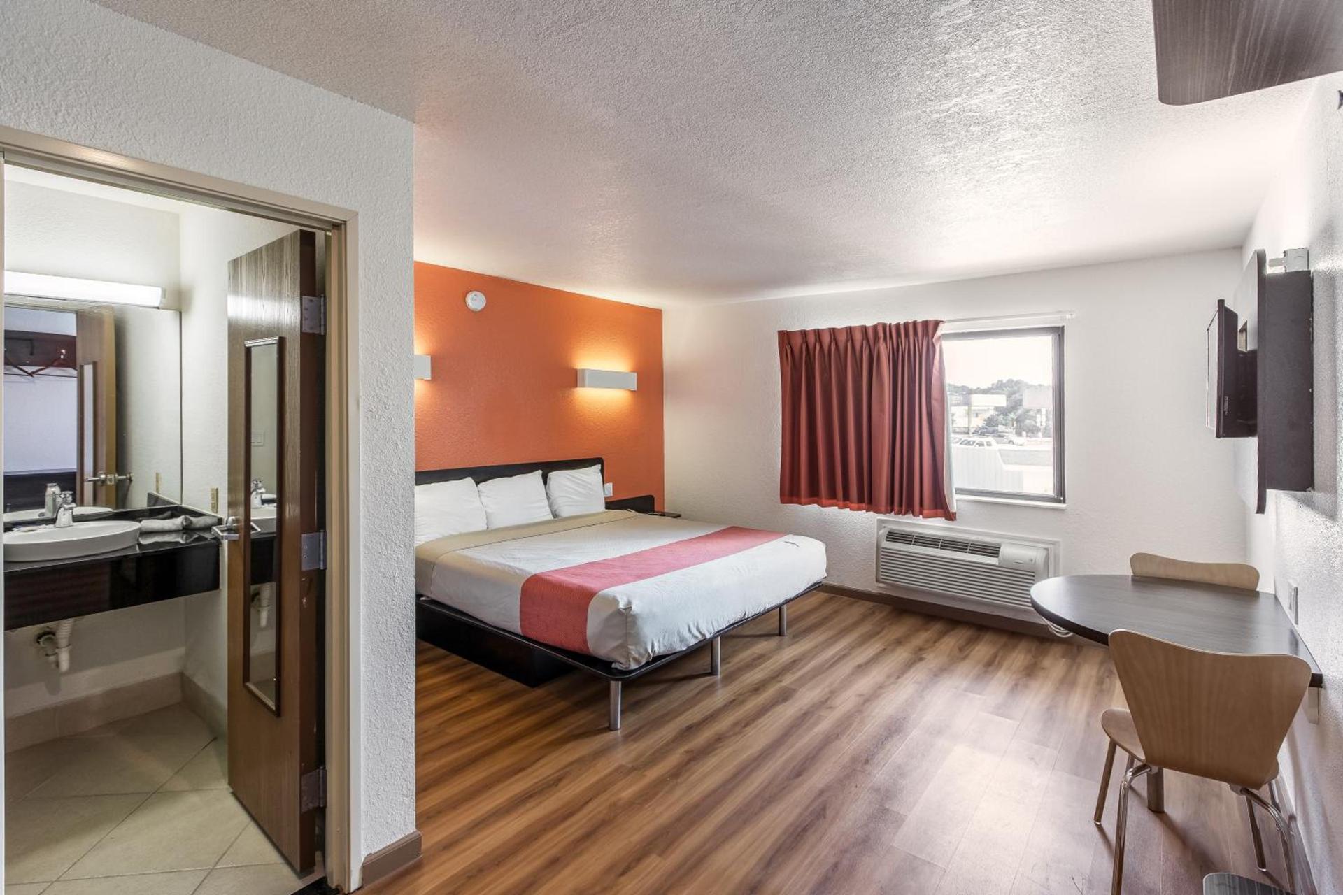 Motel 6-Dallas, TX - South photo 4