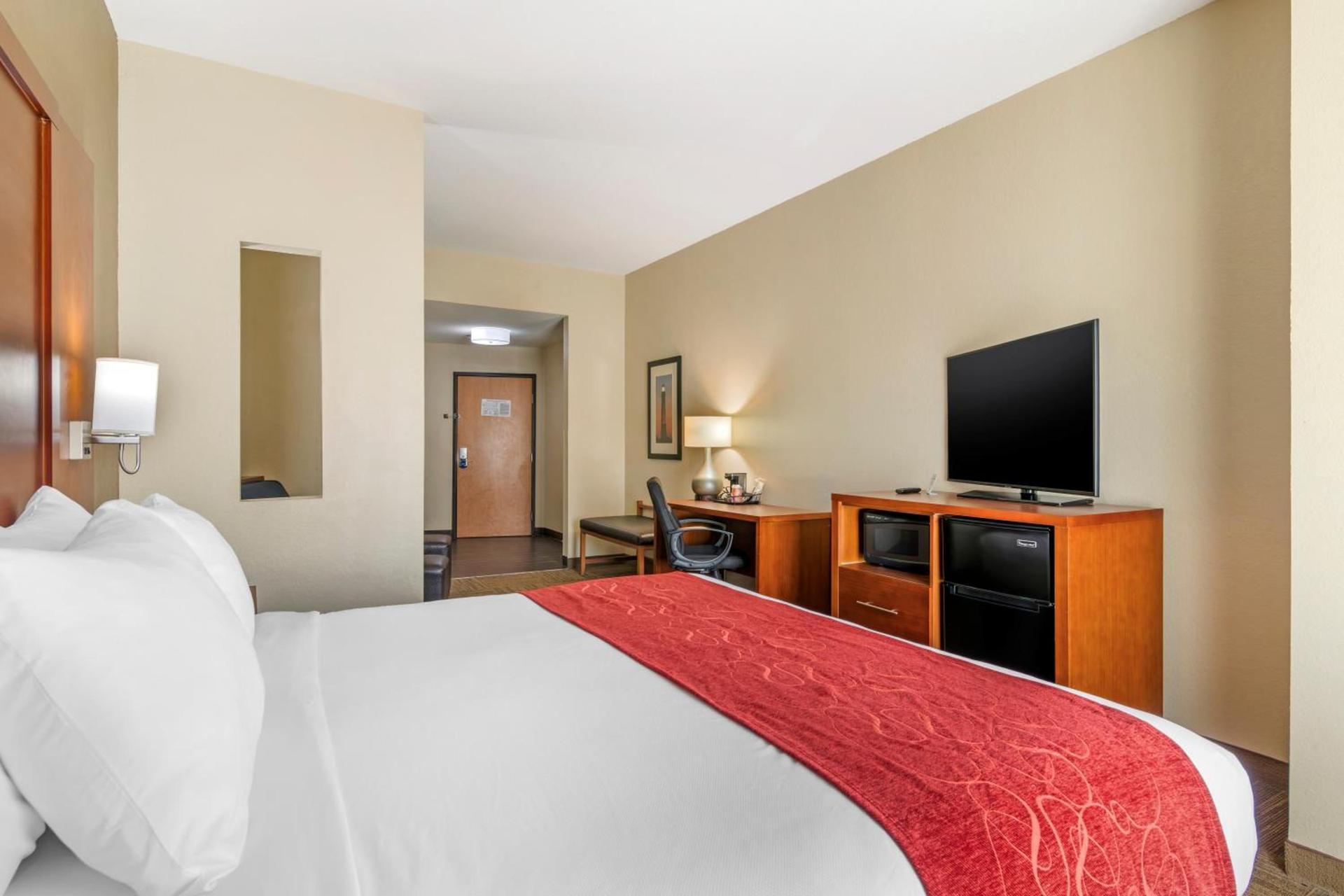 Comfort Suites Brunswick photo 17