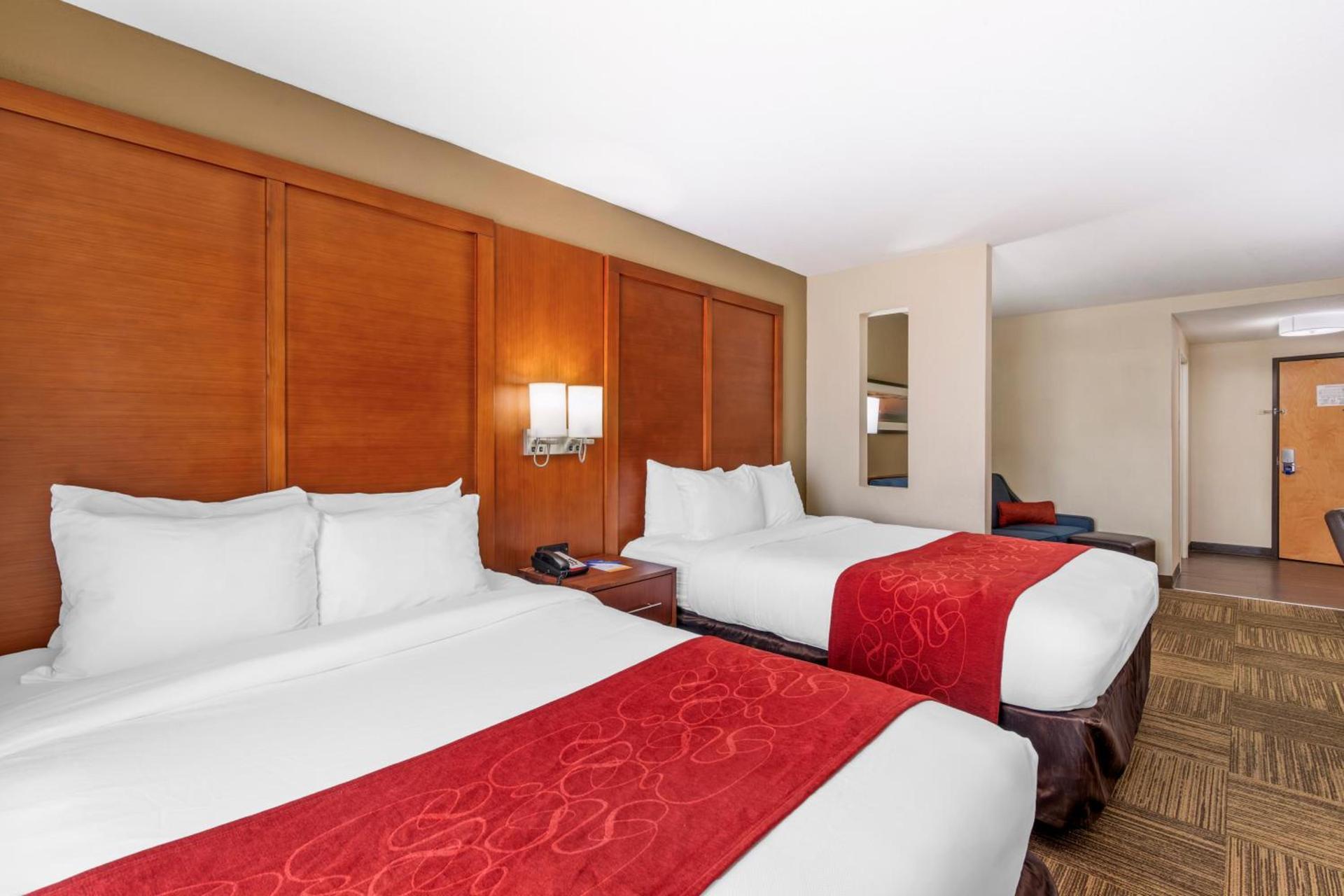 Comfort Suites Brunswick photo 24