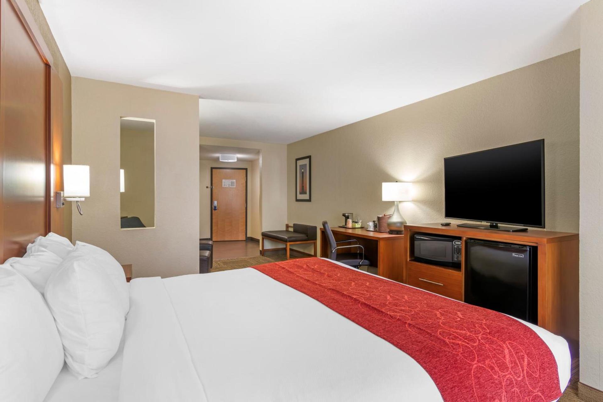 Comfort Suites Brunswick photo 29