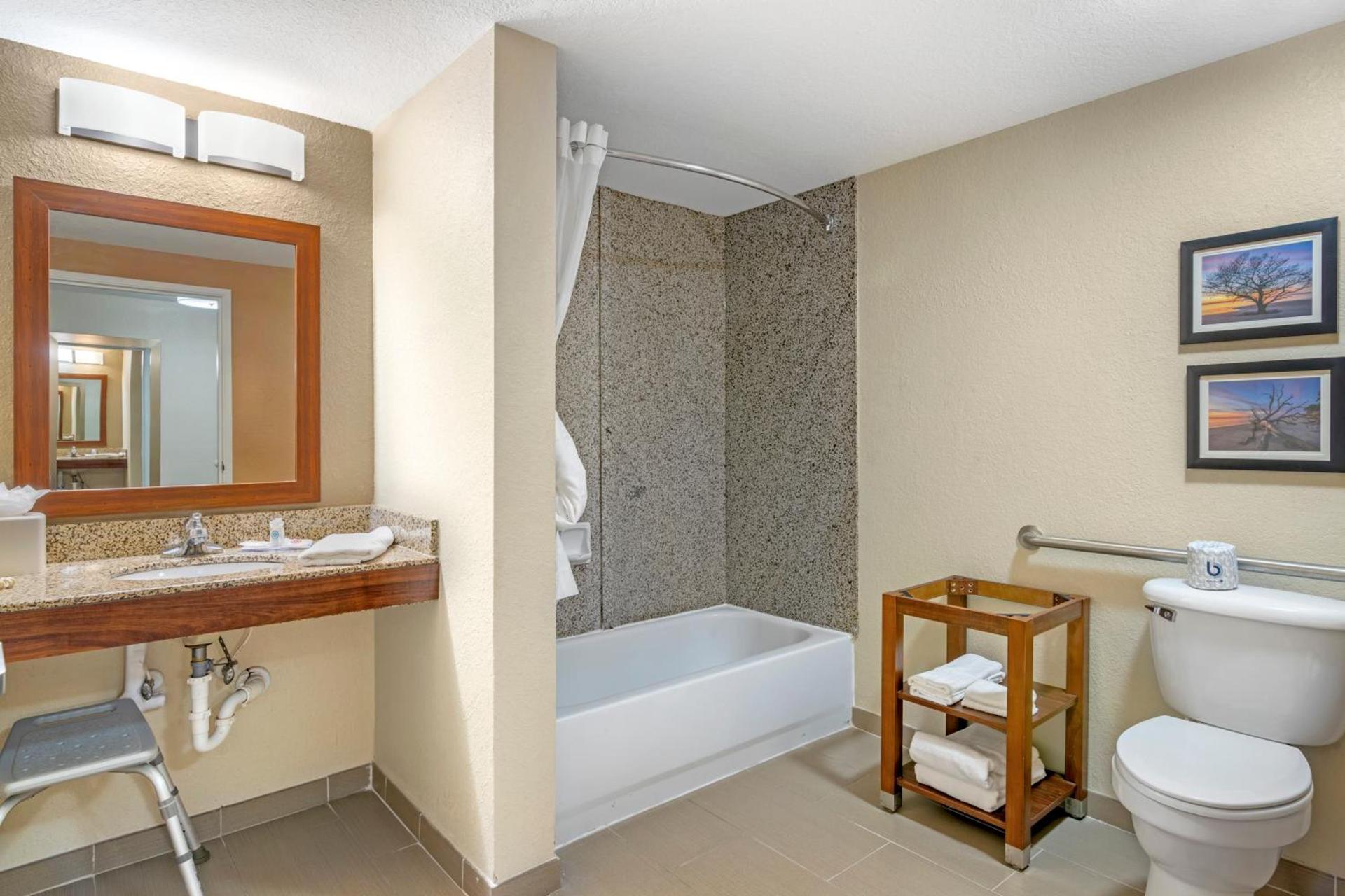 Comfort Suites Brunswick photo 30