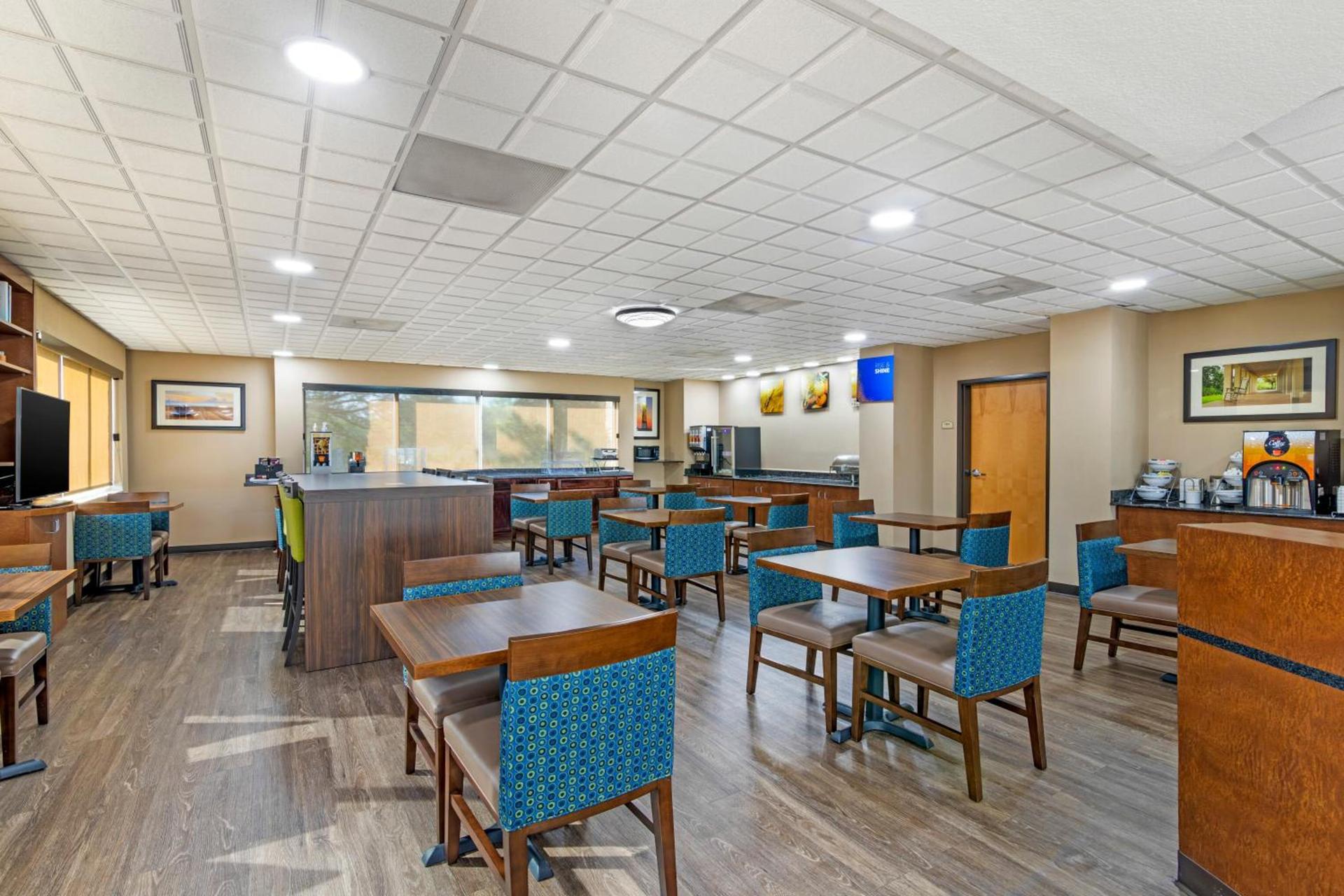 Comfort Suites Brunswick photo 7
