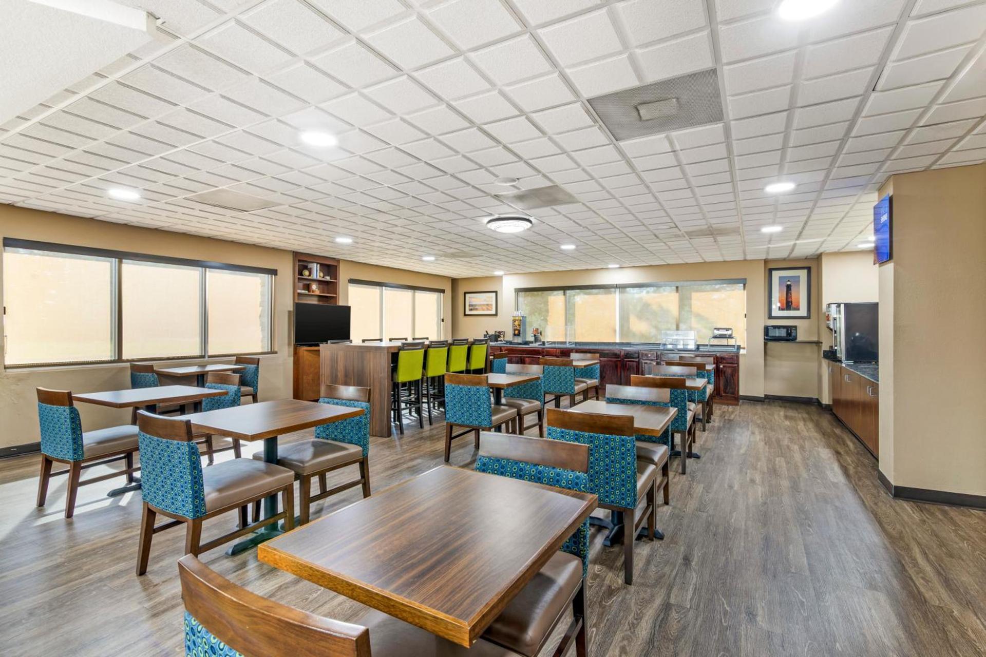 Comfort Suites Brunswick photo 6