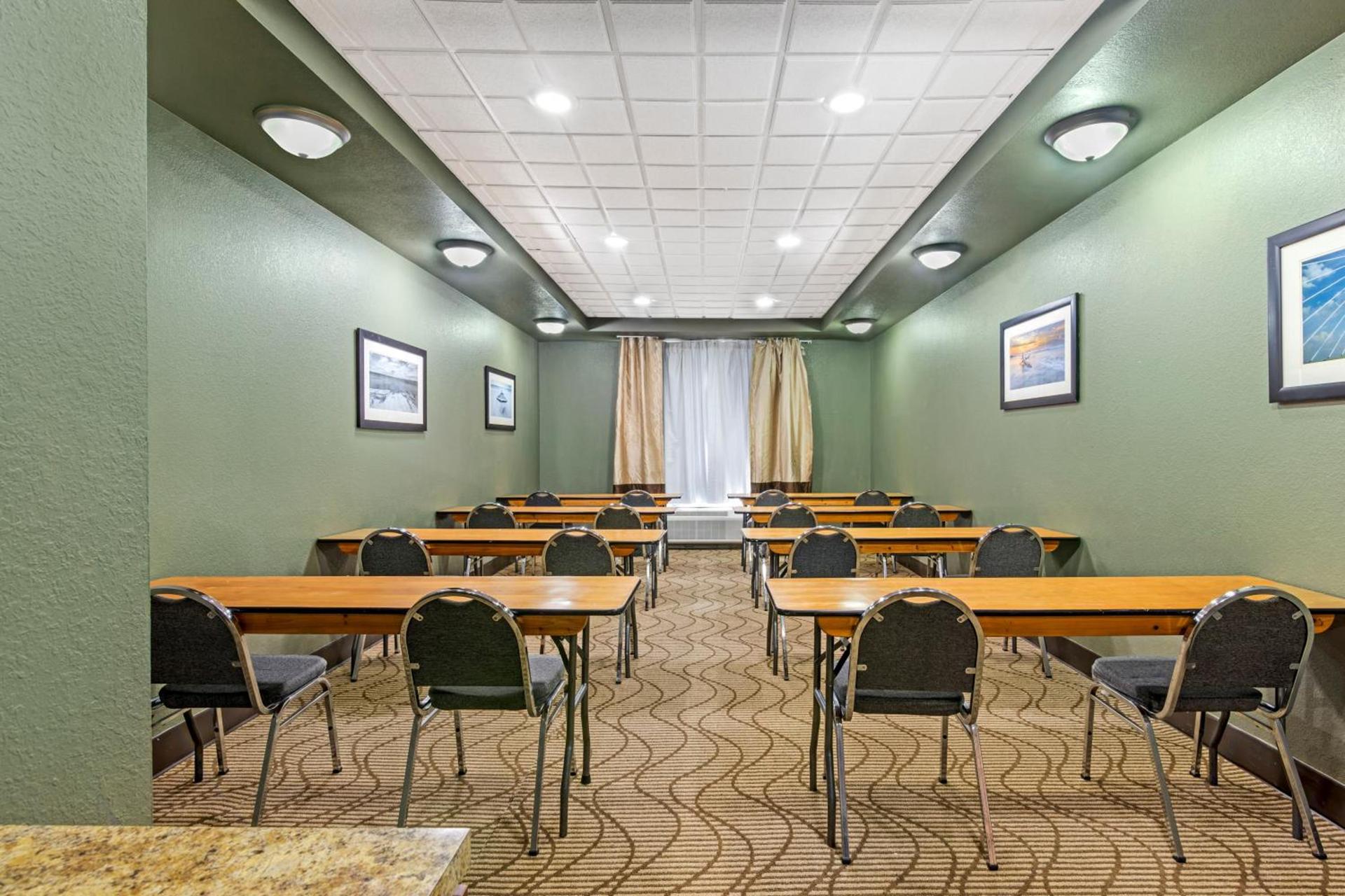 Comfort Suites Brunswick photo 10