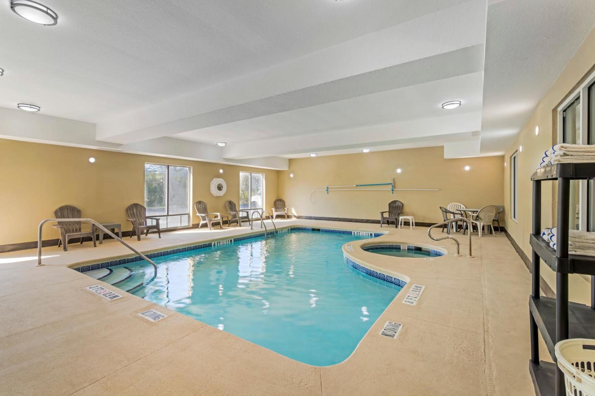 Comfort Suites Brunswick photo 12