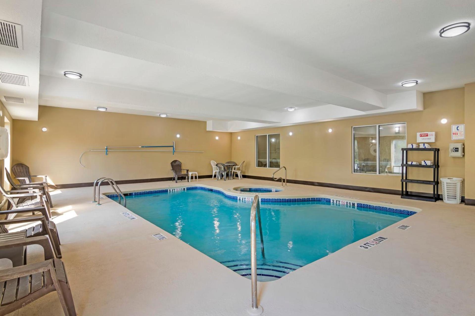 Comfort Suites Brunswick photo 11