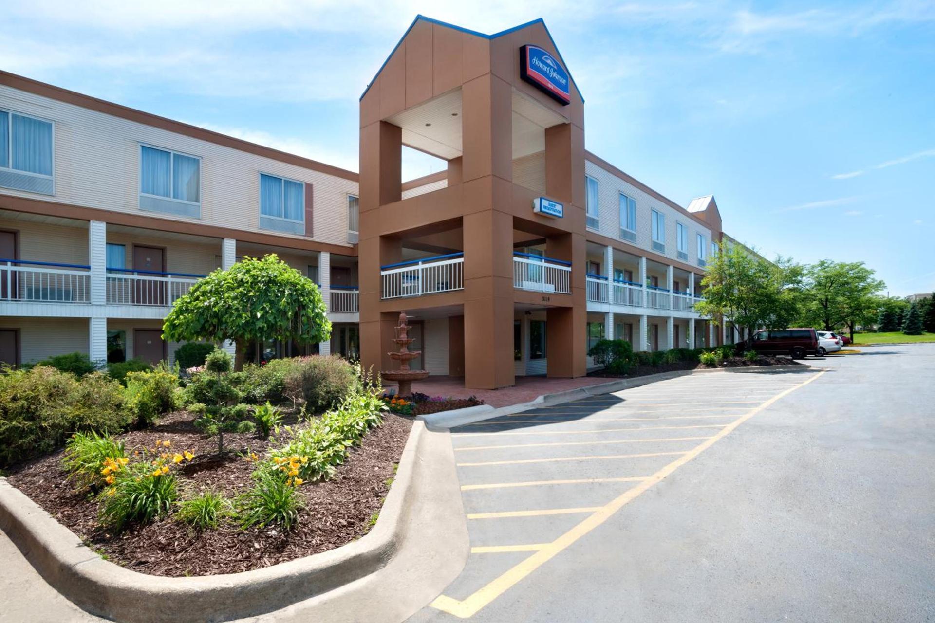 Howard Johnson by Wyndham Romulus Detroit Metro Airport photo 37
