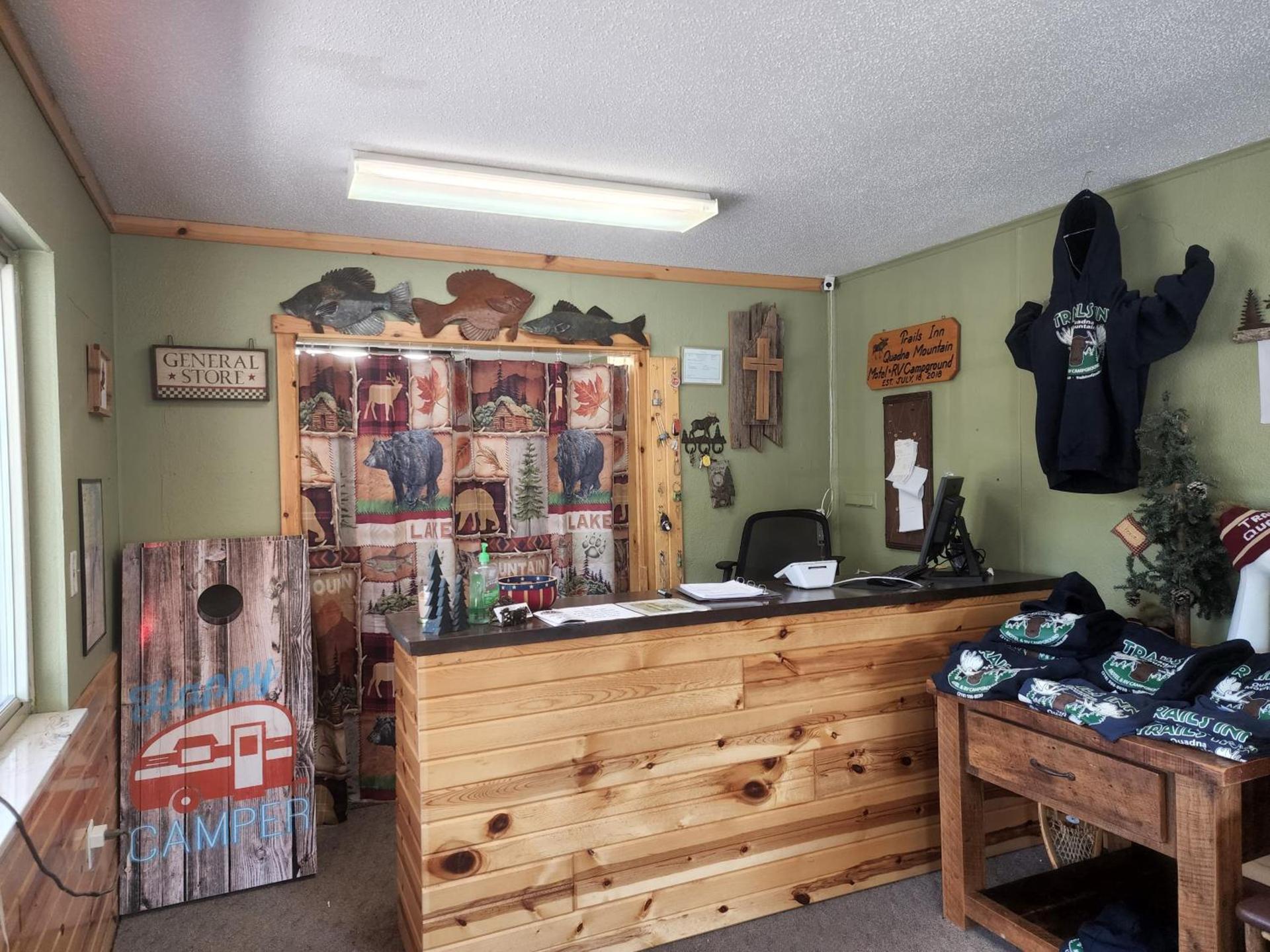 Trails INN Quadna Mountain Motel & RV Park photo 8