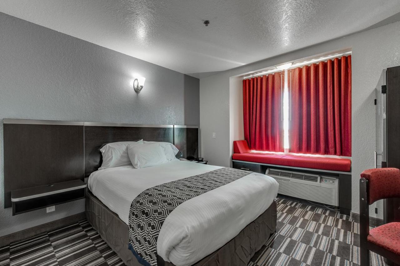 Microtel Inn & Suites by Wyndham Oklahoma City Airport photo 9
