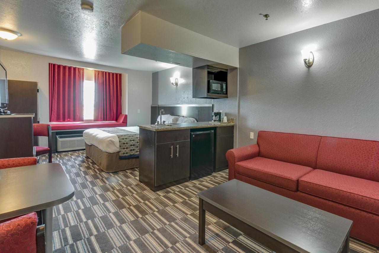 Microtel Inn & Suites by Wyndham Oklahoma City Airport photo 8