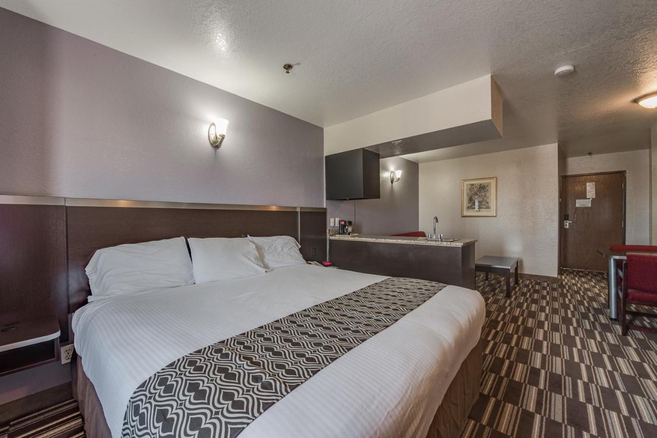 Microtel Inn & Suites by Wyndham Oklahoma City Airport photo 6