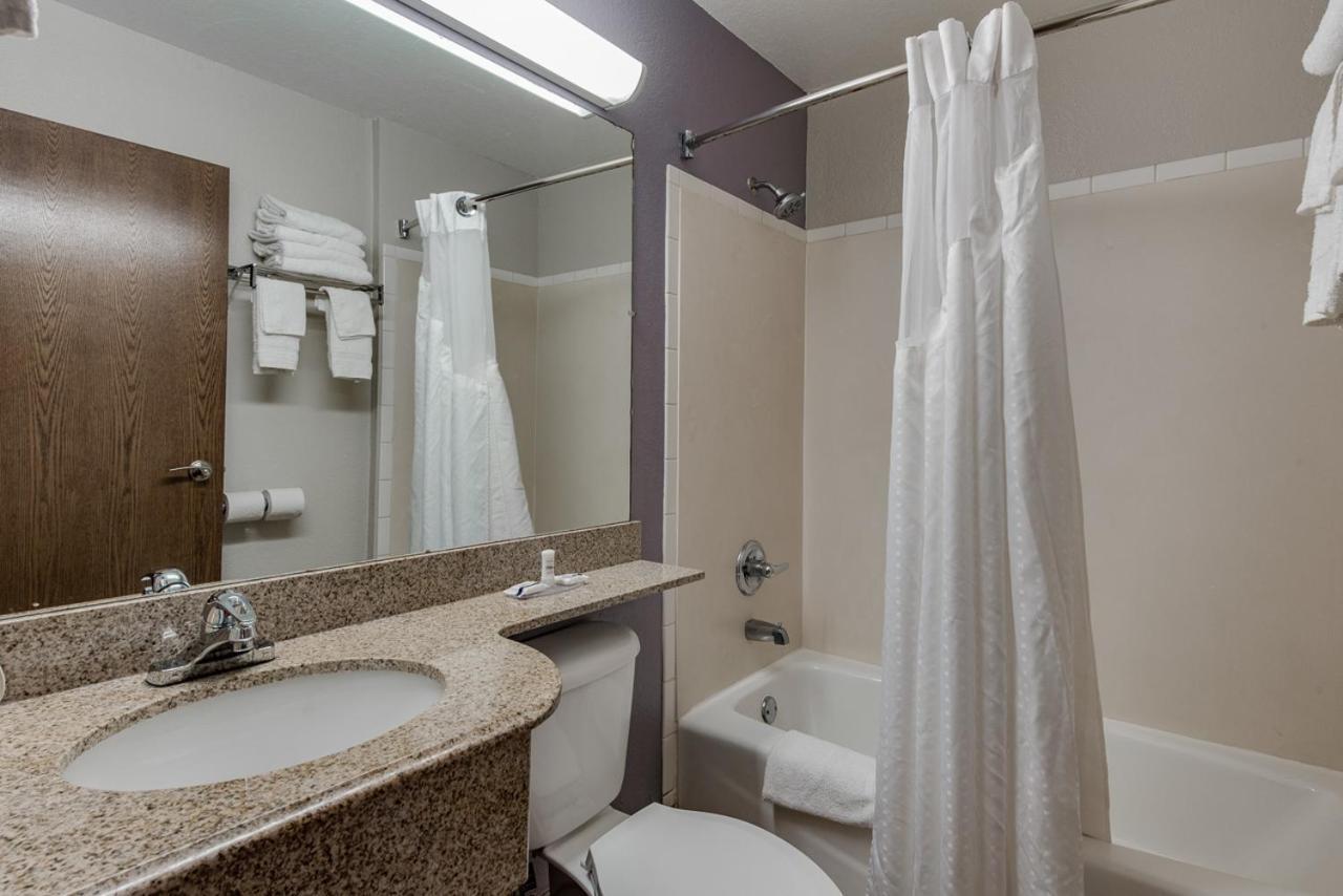 Microtel Inn & Suites by Wyndham Oklahoma City Airport photo 5