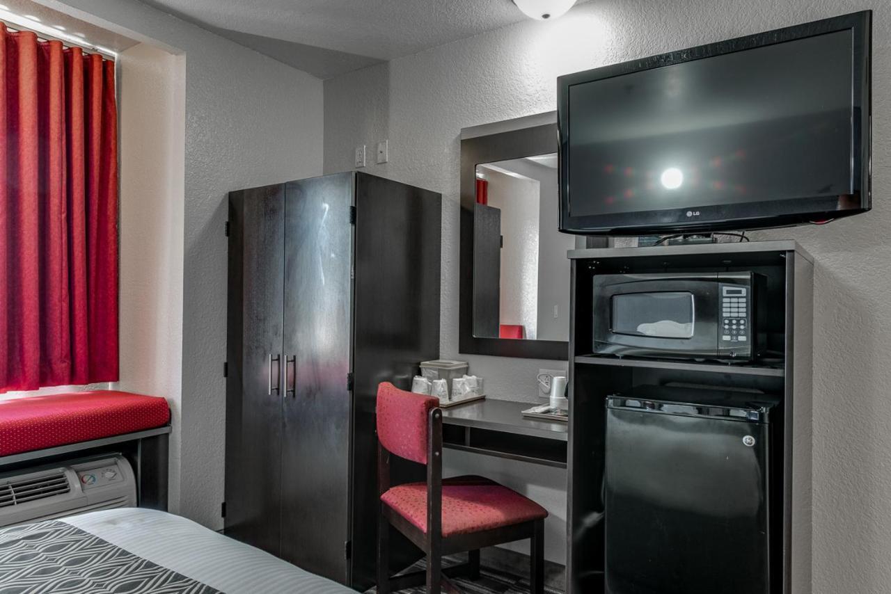 Microtel Inn & Suites by Wyndham Oklahoma City Airport photo 4