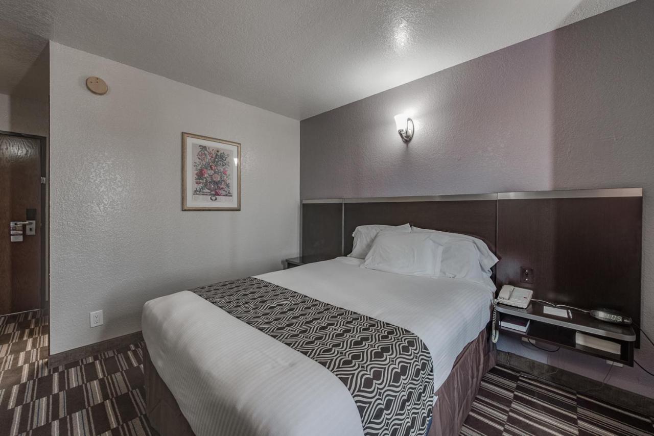 Microtel Inn & Suites by Wyndham Oklahoma City Airport photo 3