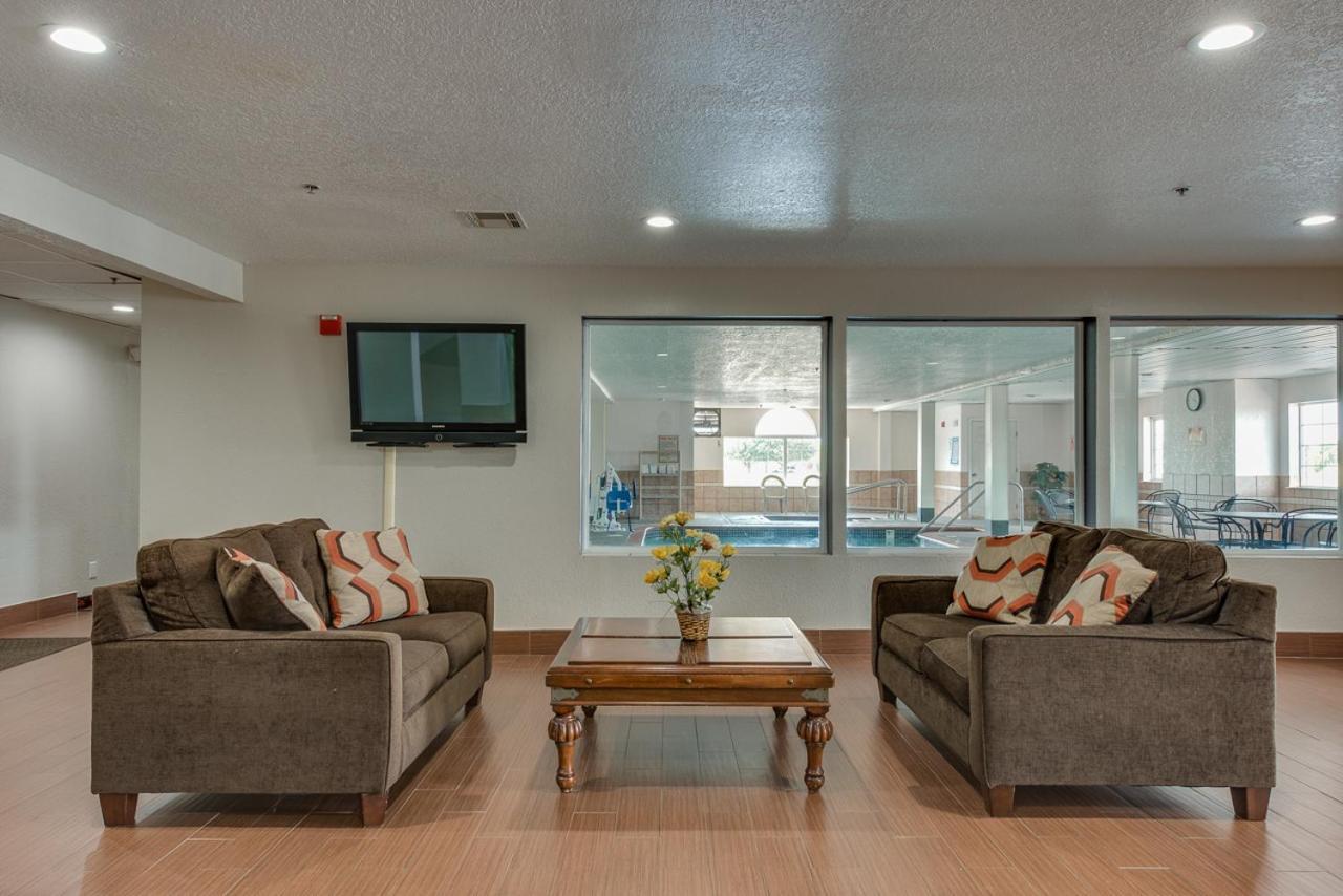 Microtel Inn & Suites by Wyndham Oklahoma City Airport photo 32