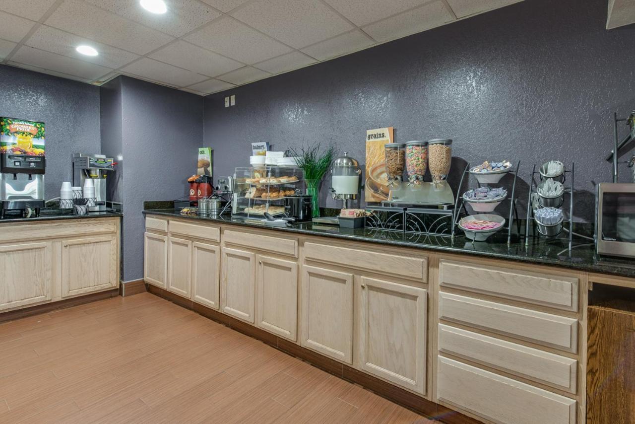 Microtel Inn & Suites by Wyndham Oklahoma City Airport photo 34