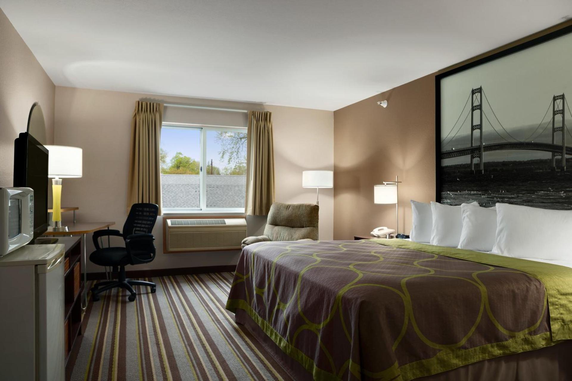 Super 8 by Wyndham Manistee photo 25