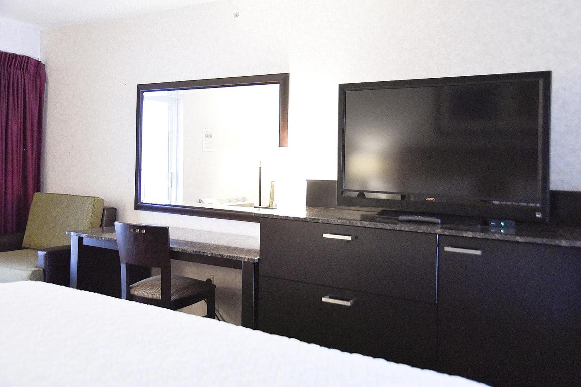 Argo Inn and Suites photo 12