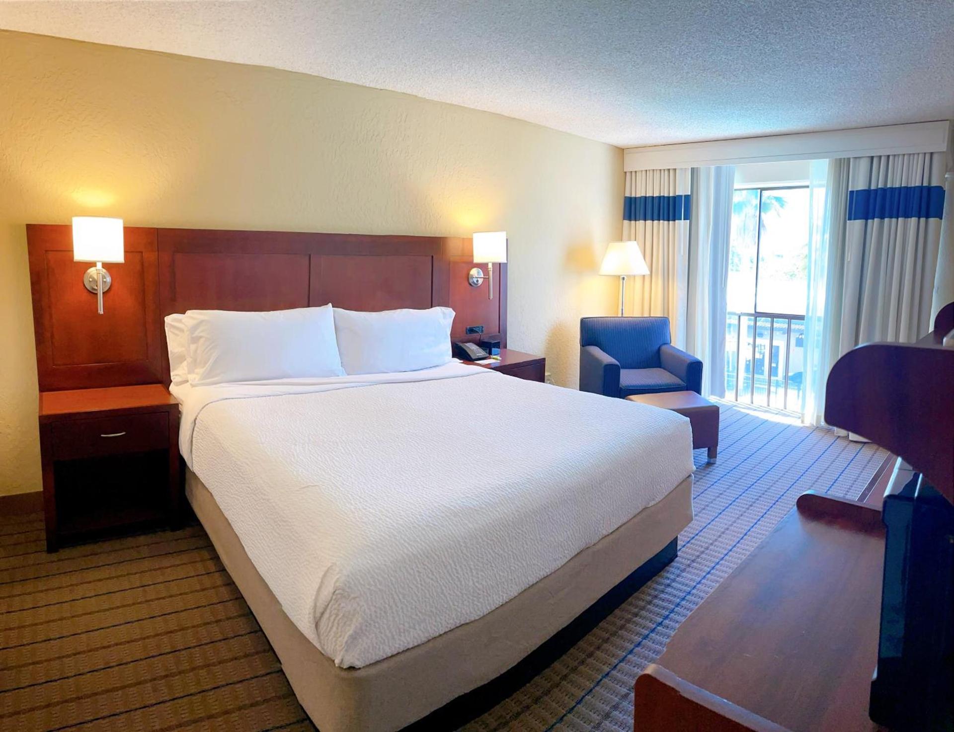 Marin Hilltop Hotel photo 51