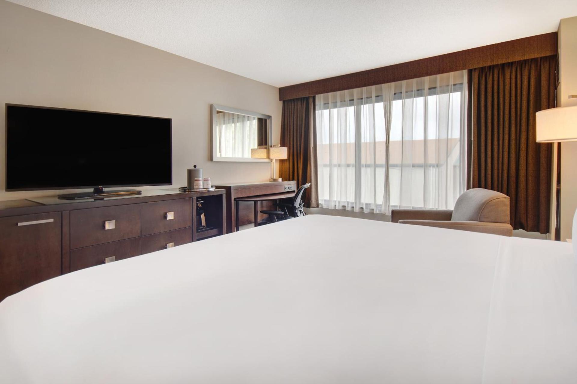 Crowne Plaza Auburn Hills by IHG photo 10
