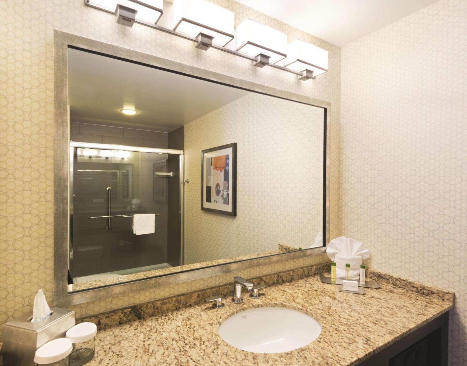 DoubleTree Suites by Hilton Austin Downtown Capitol photo 32