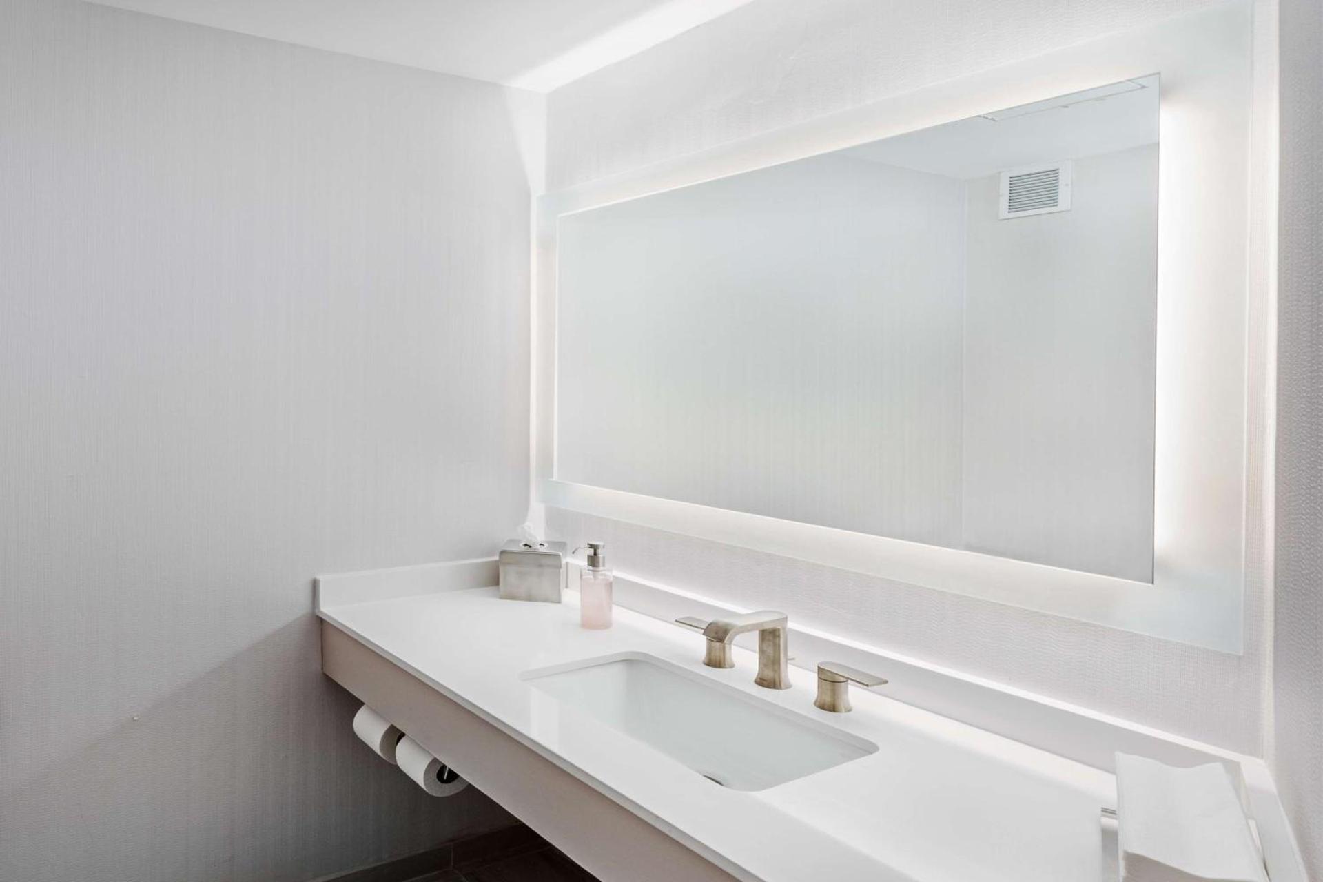 DoubleTree by Hilton Tulsa - Warren Place photo 10