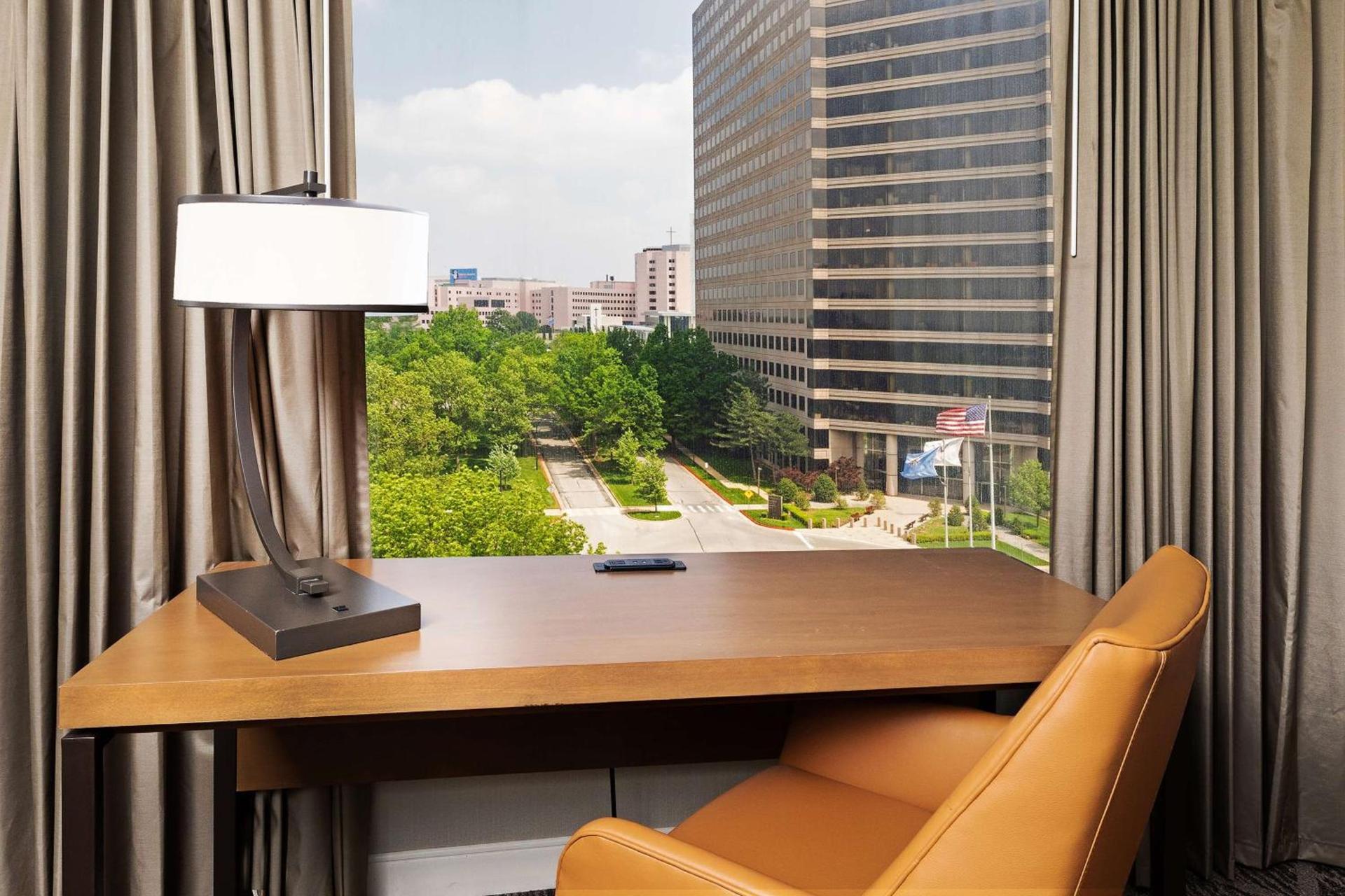 DoubleTree by Hilton Tulsa - Warren Place photo 41