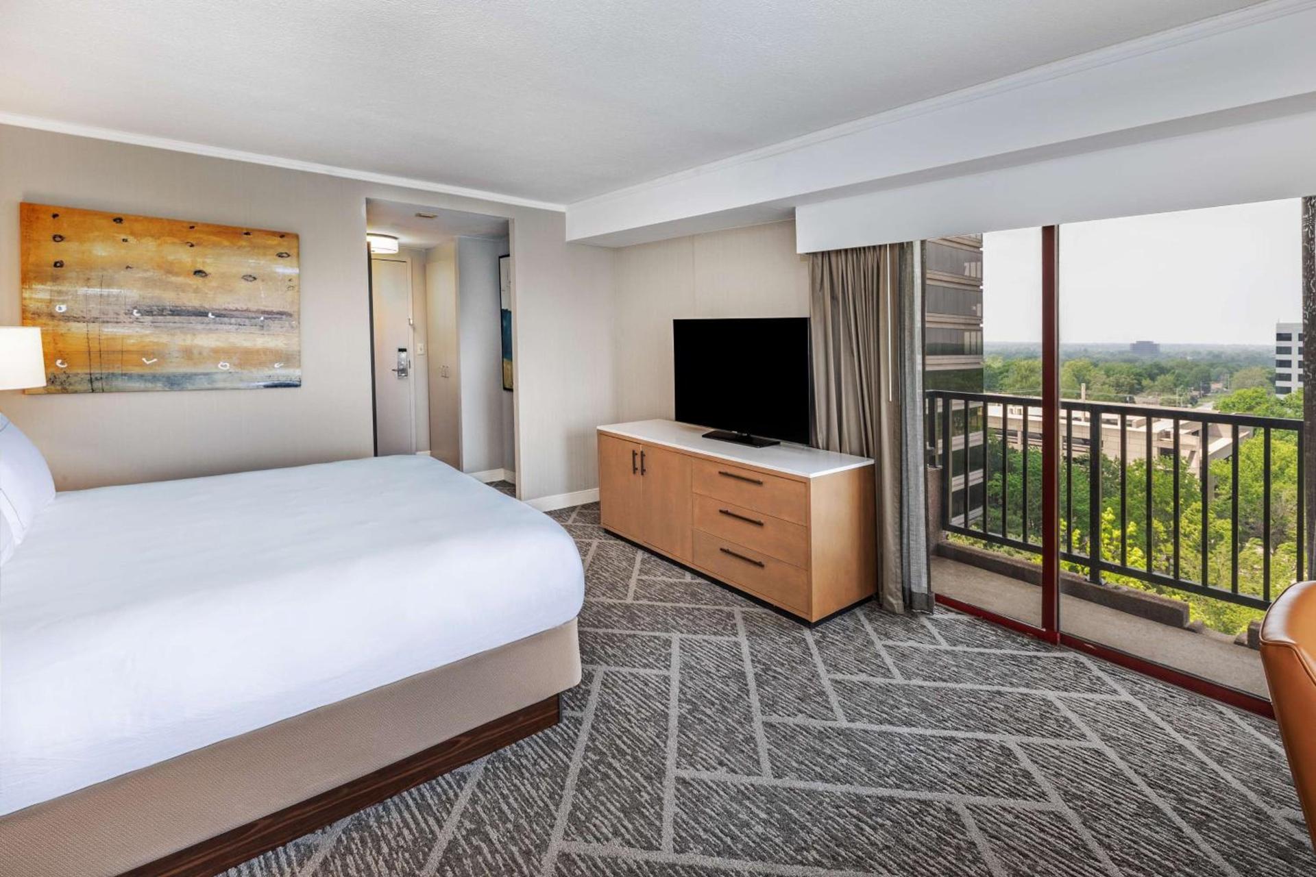 DoubleTree by Hilton Tulsa - Warren Place photo 68