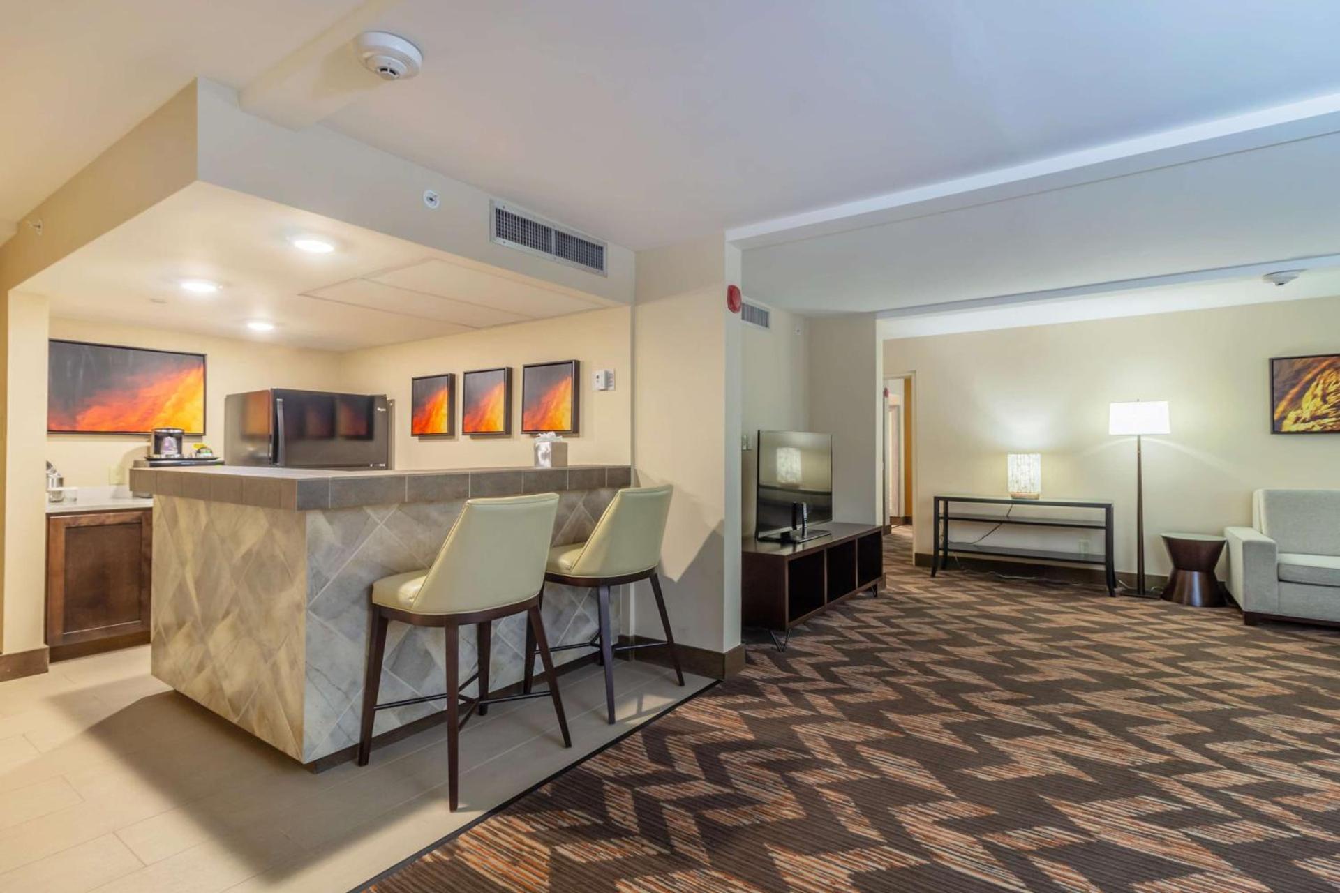 DoubleTree by Hilton Lawrence photo 27