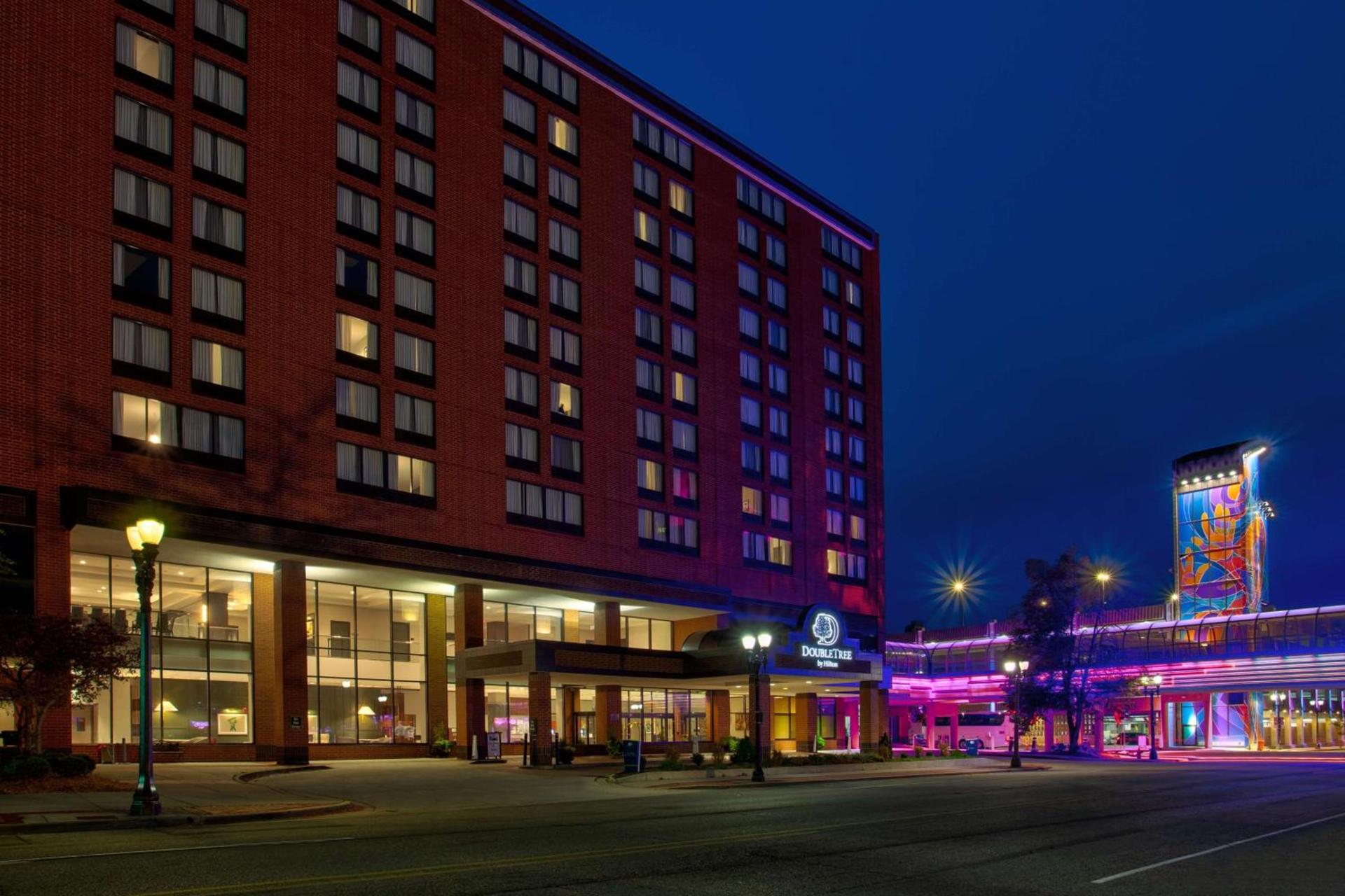 DoubleTree by Hilton Lansing photo 4