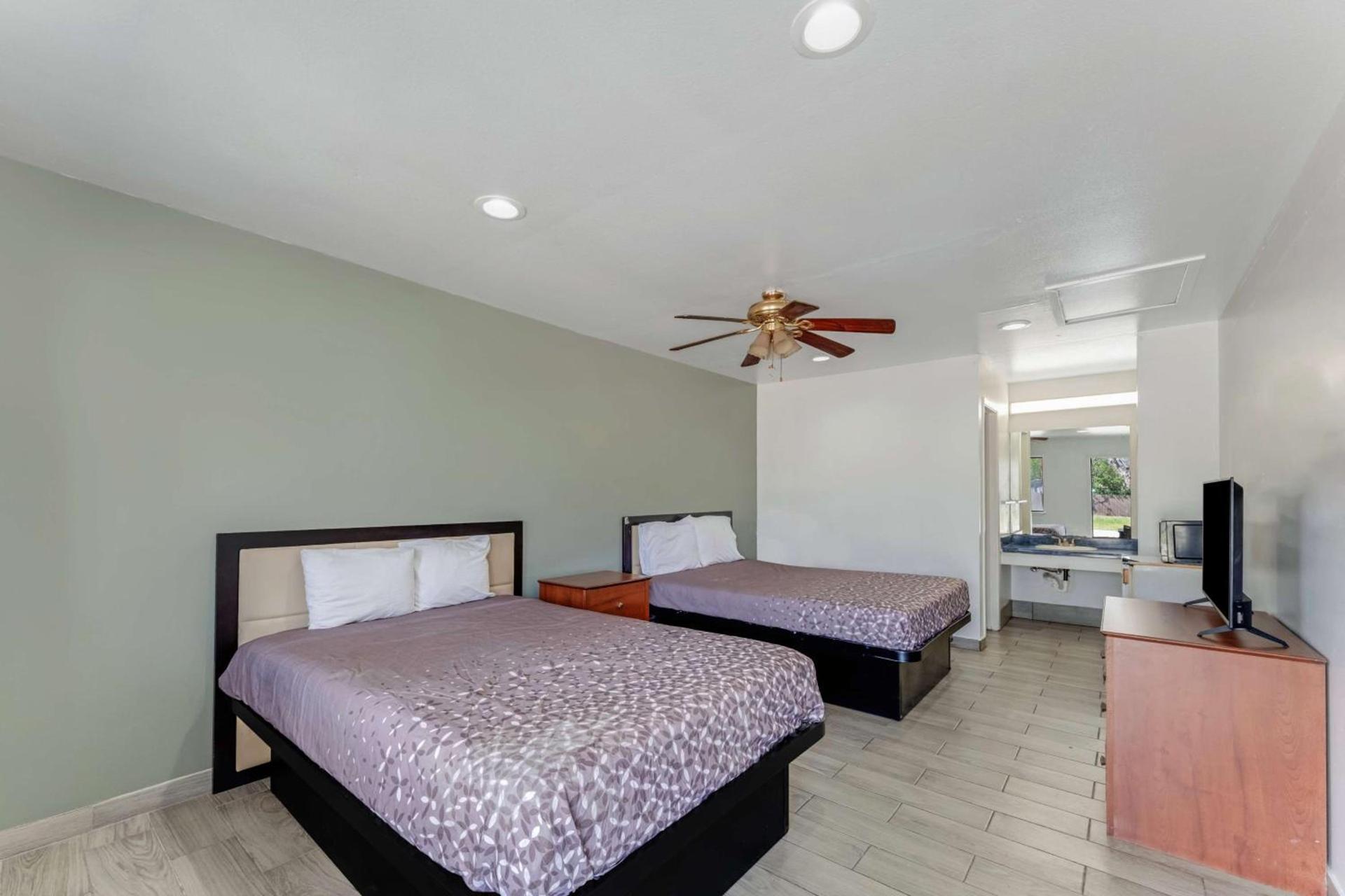 Americas Best Value Inn San Antonio Downtown Riverwalk photo 18