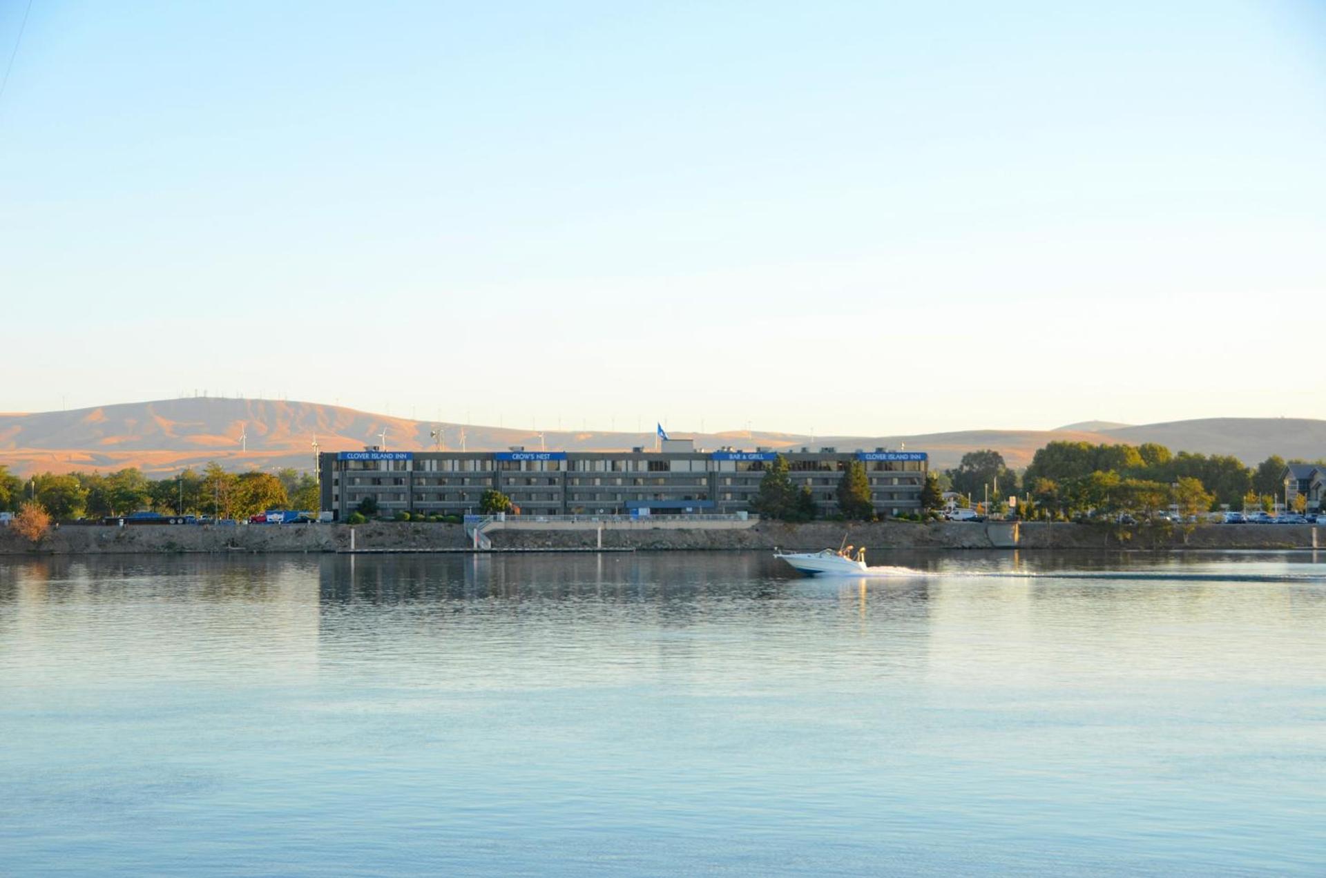 Clover Island Inn photo 15