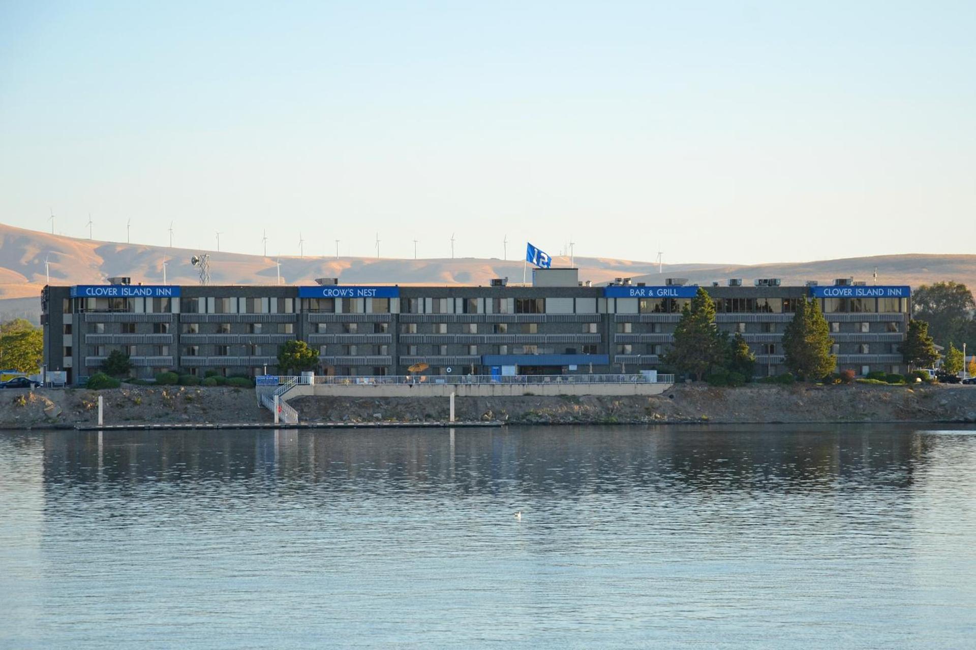 Clover Island Inn photo 32