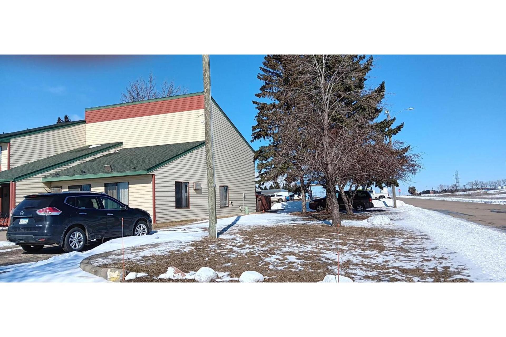 Scotwood Motel by OYO Washburn ND photo 3