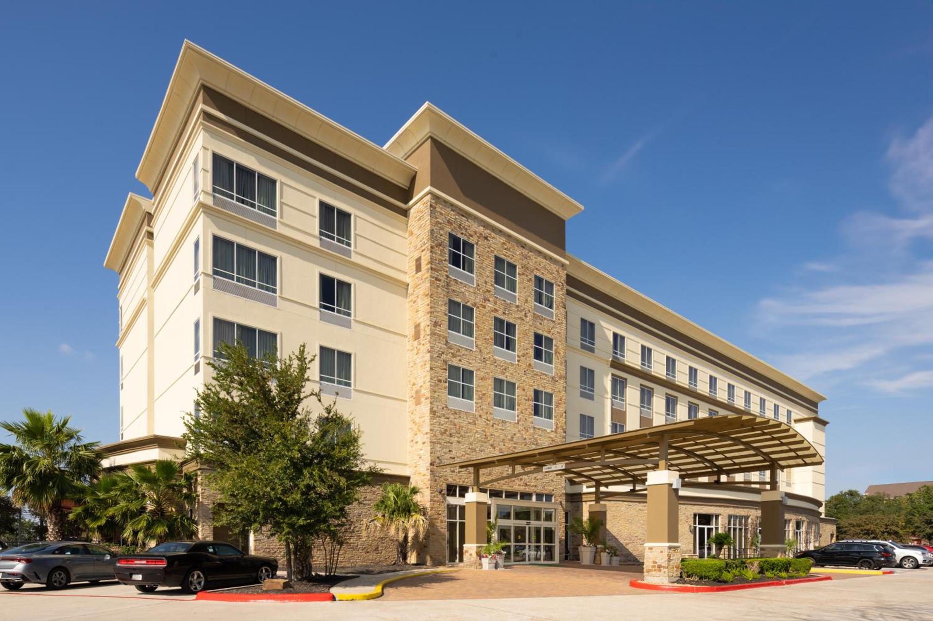 DoubleTree by Hilton Houston Westchase photo 3