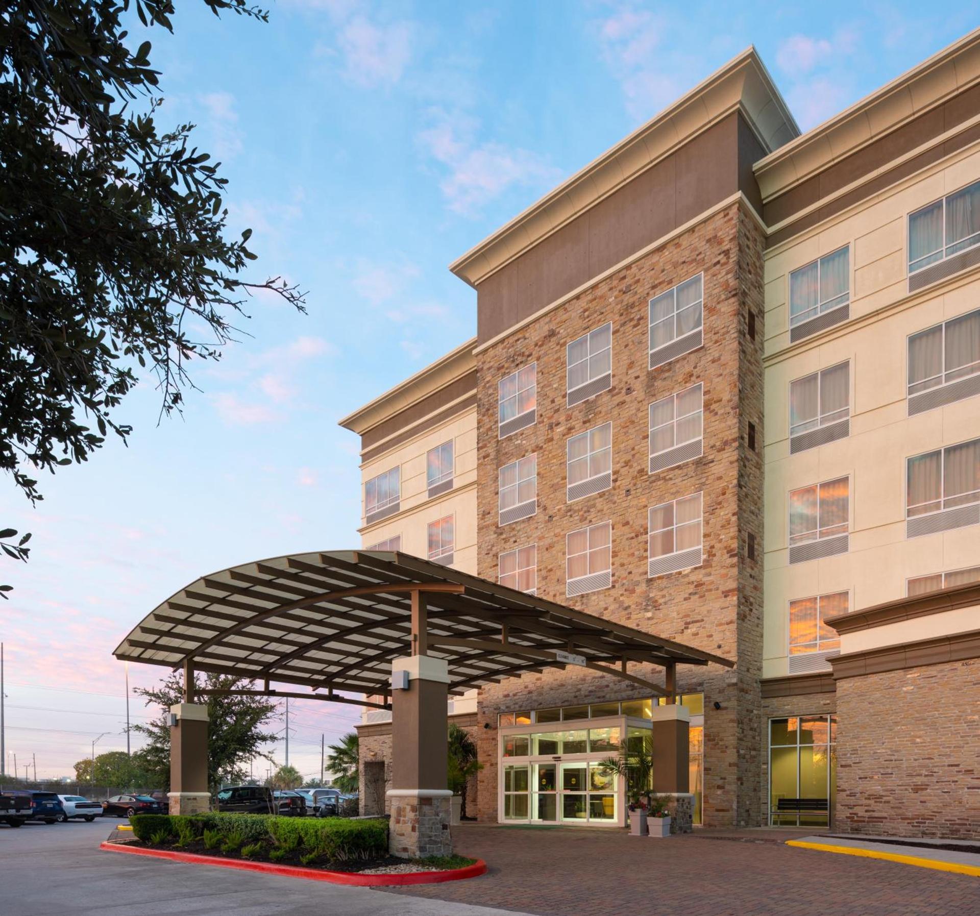 DoubleTree by Hilton Houston Westchase photo 12