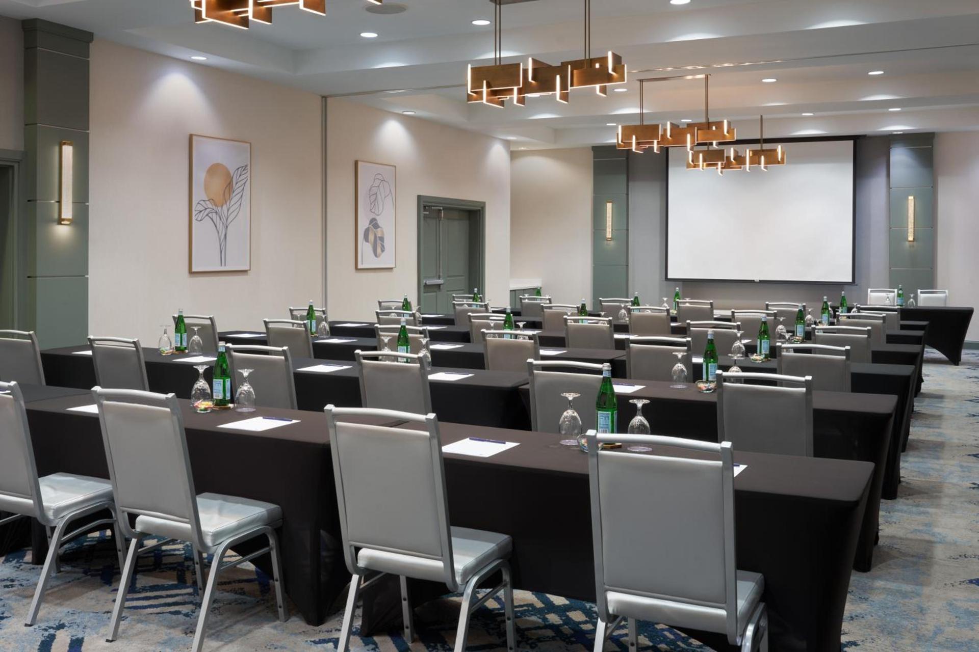 DoubleTree by Hilton Houston Westchase photo 20