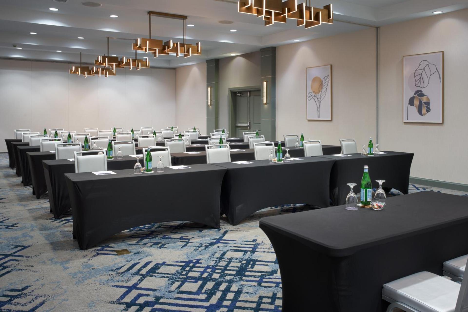 DoubleTree by Hilton Houston Westchase photo 17