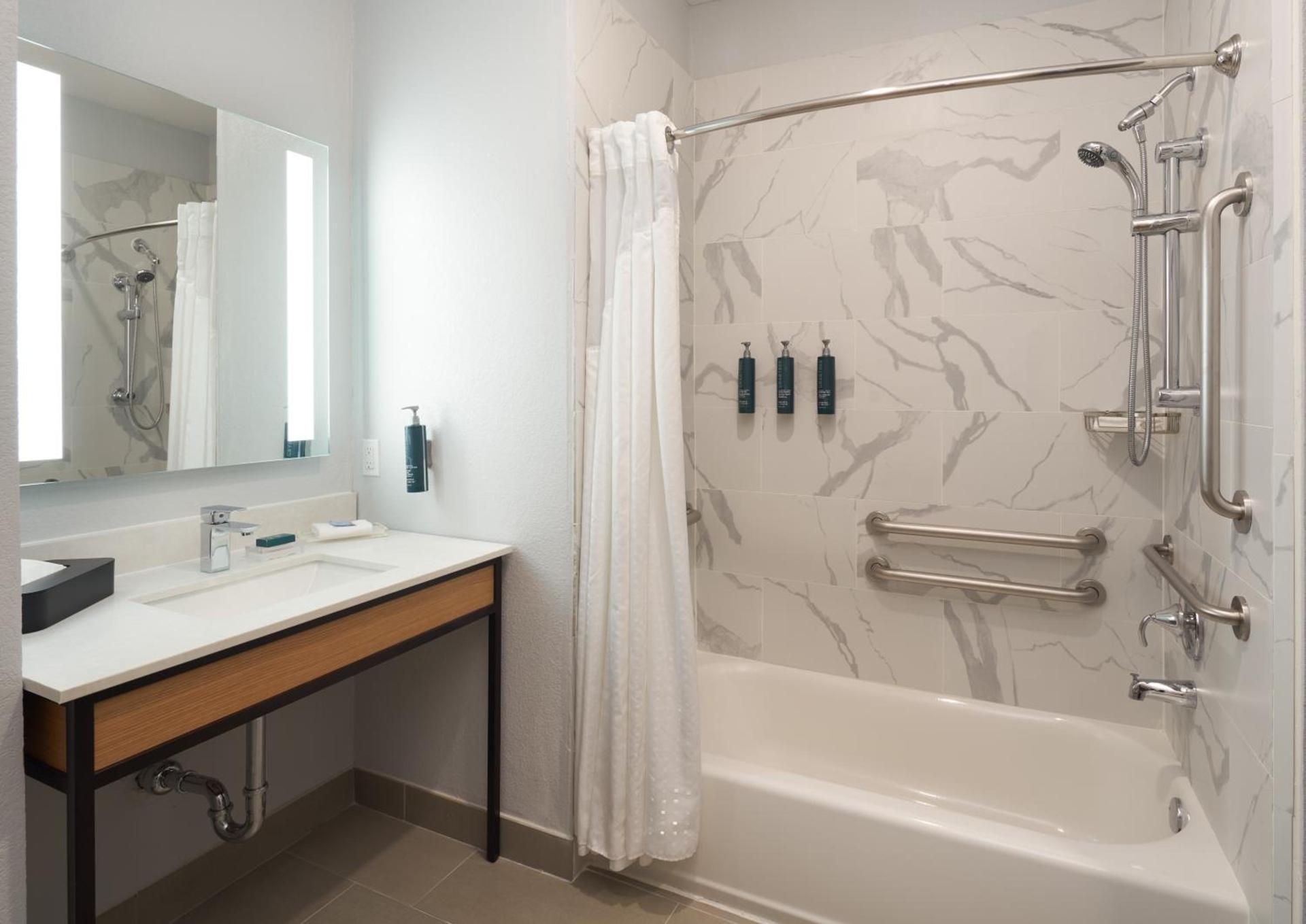 DoubleTree by Hilton Houston Westchase photo 31