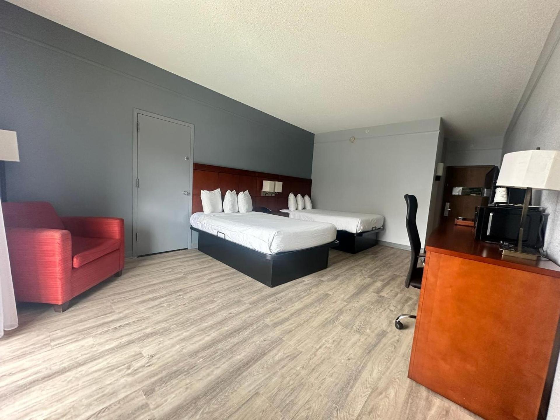 Super 8 by Wyndham Dallas Love Field Airport photo 36